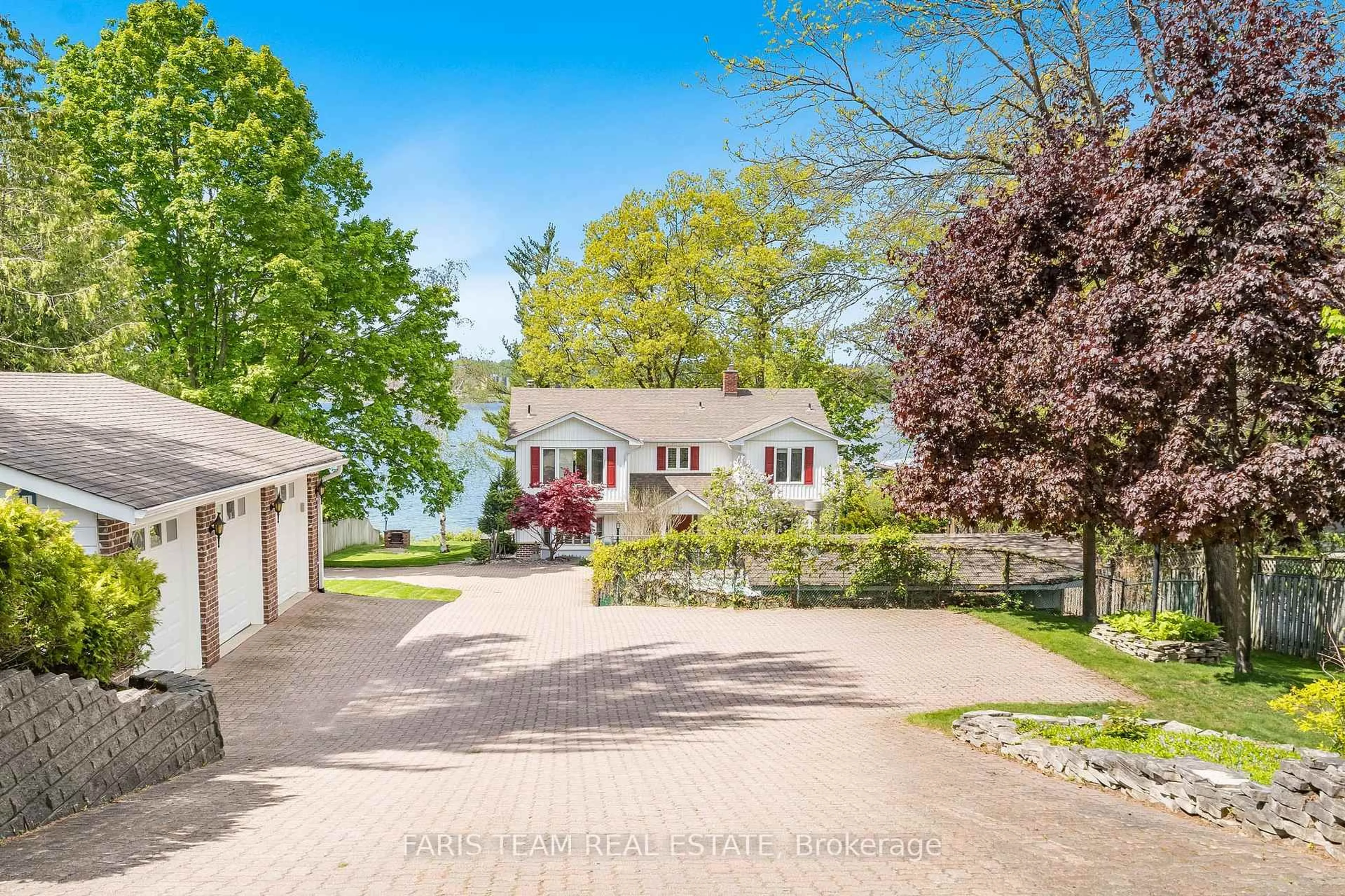 A pic from outside/outdoor area/front of a property/back of a property/a pic from drone, water/lake/river/ocean view for 10 White Oaks Rd, Barrie Ontario L4N 4C1