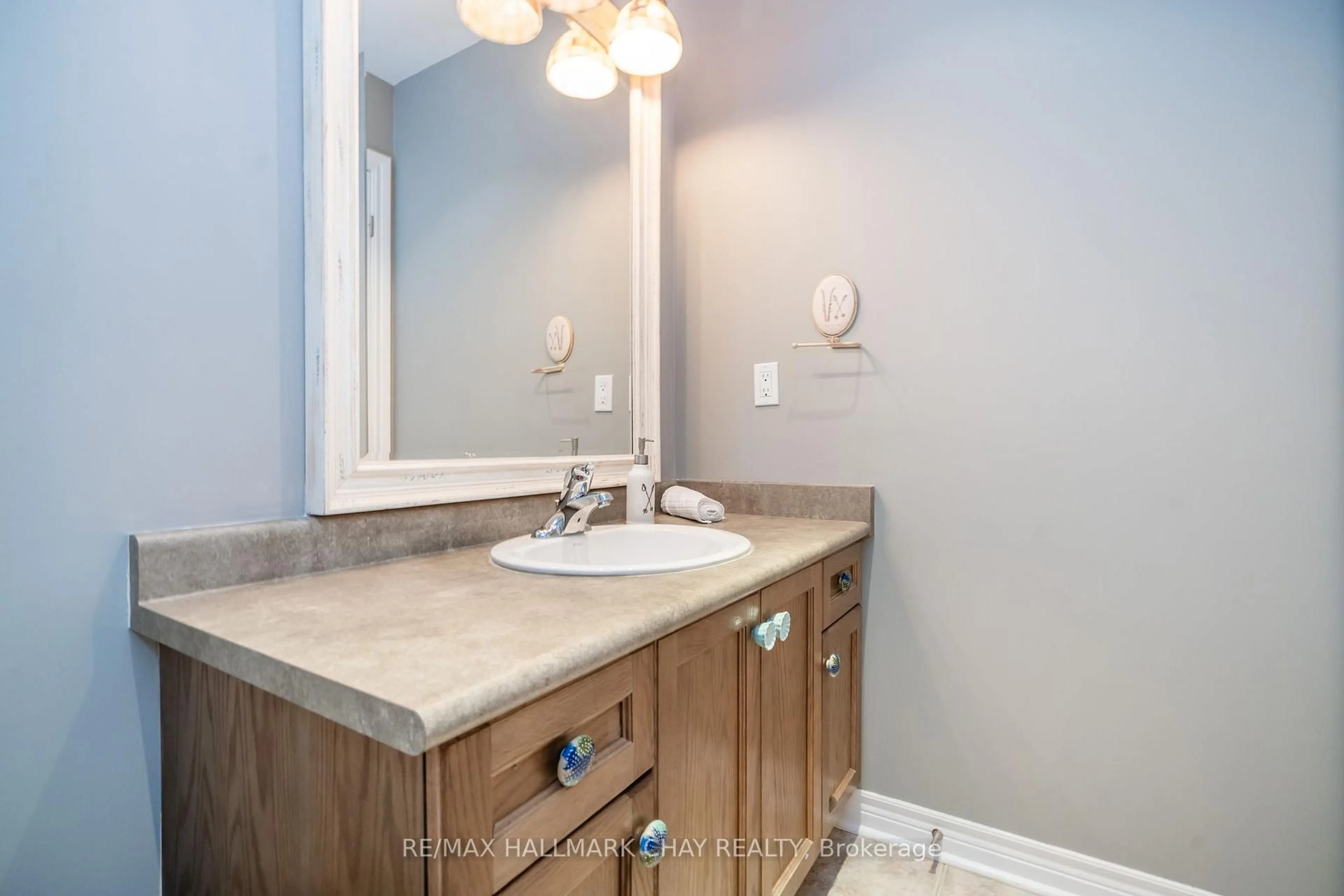 Standard bathroom, ceramic/tile floor for 57 High Vista Dr, Oro-Medonte Ontario L4M 4Y8