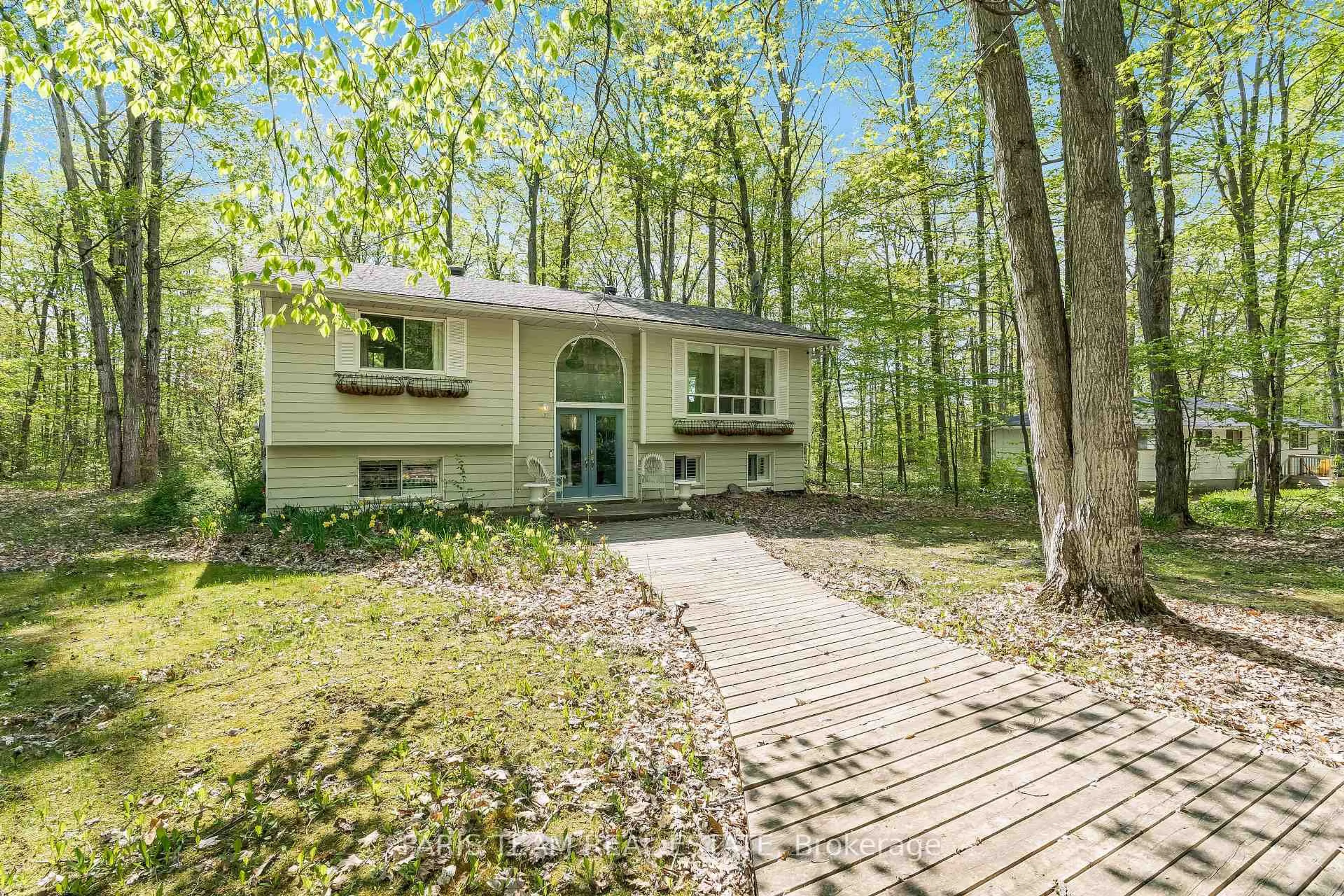 Home with vinyl exterior material, forest/trees view for 104 Silver Birch Dr, Tiny Ontario L9M 0M6