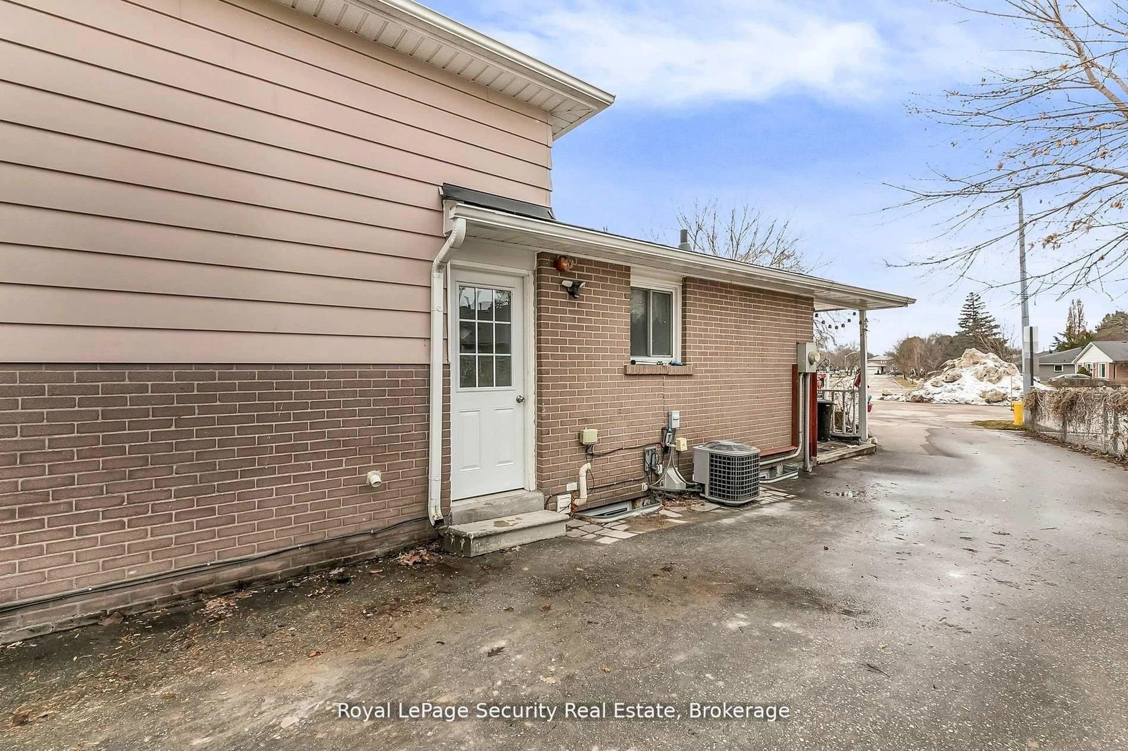 Unknown for 22 Burbank Pl, Barrie Ontario L4M 2S8