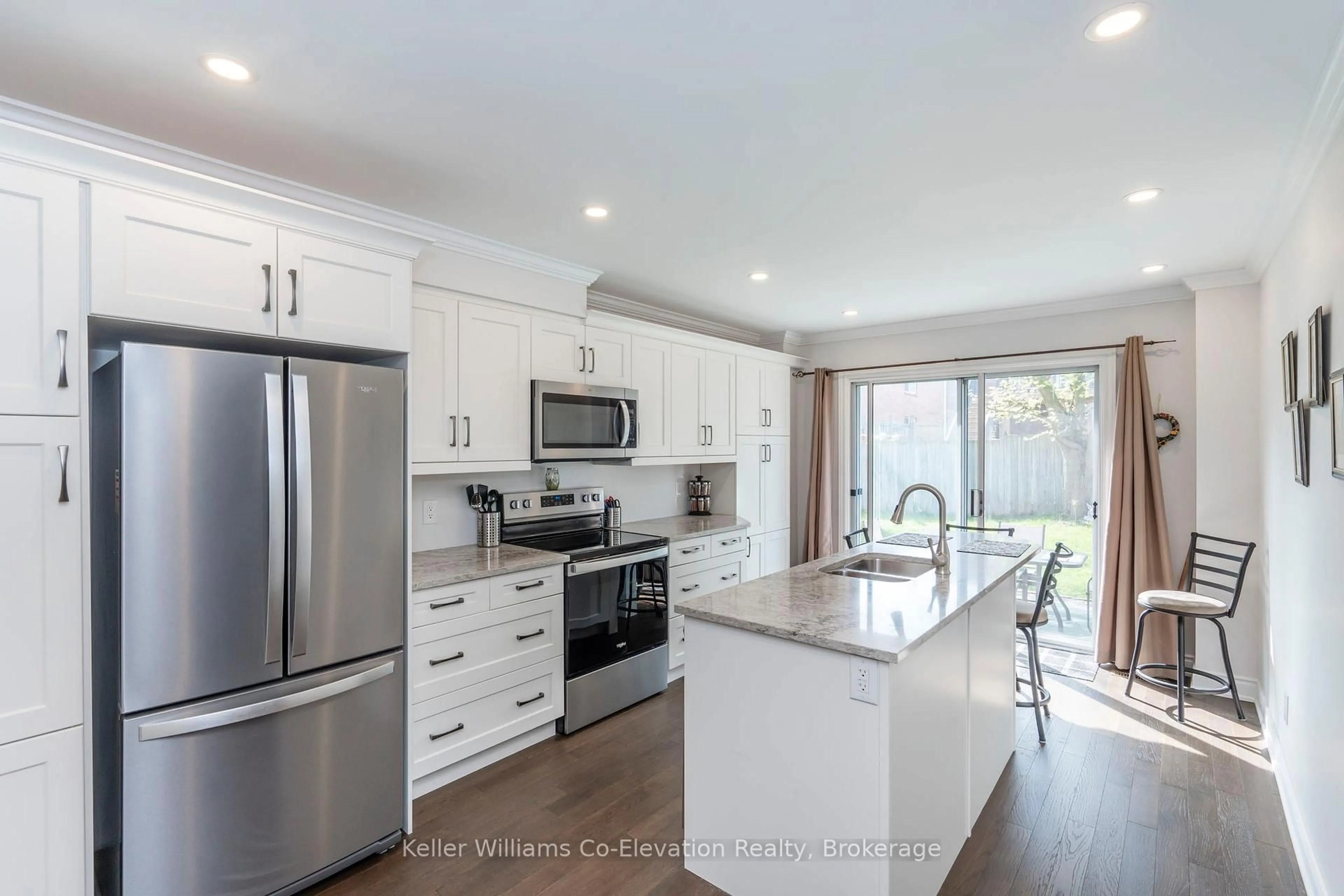 Open concept kitchen, unknown for 1056 Dina Cres, Midland Ontario L4R 5C6