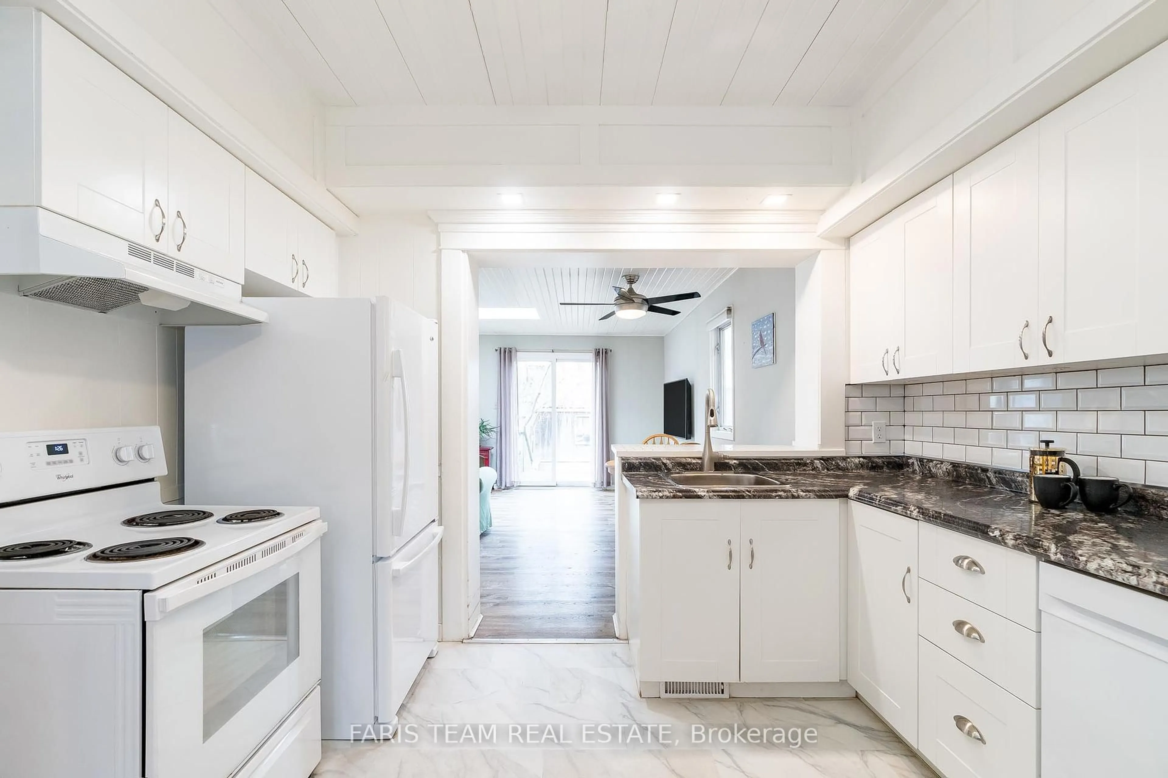Standard kitchen, ceramic/tile floor for 164 Jarvis St, Orillia Ontario L3V 2A7
