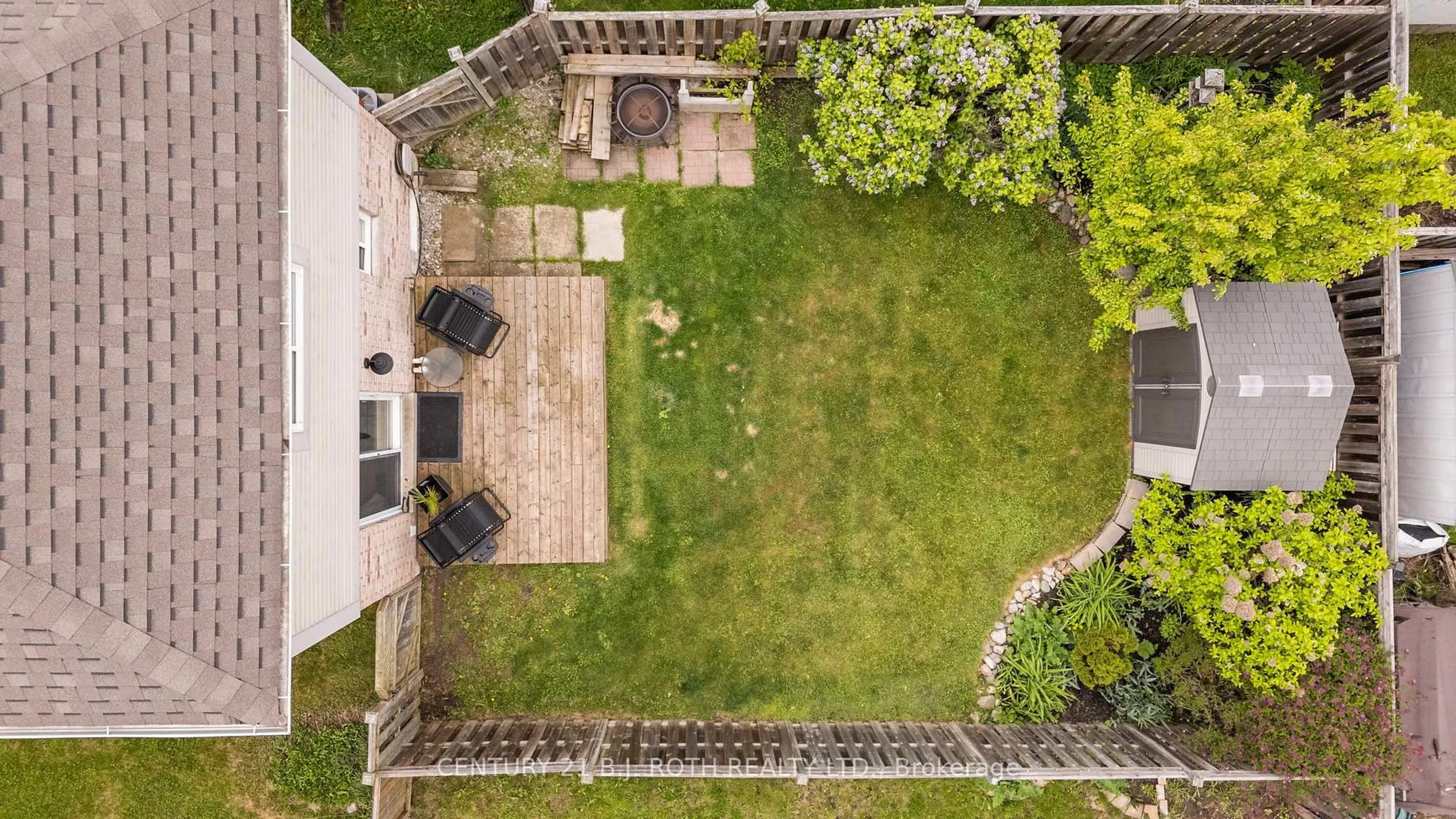 A pic from outside/outdoor area/front of a property/back of a property/a pic from drone, street for 26 Villers St, Barrie Ontario L4N 0X2