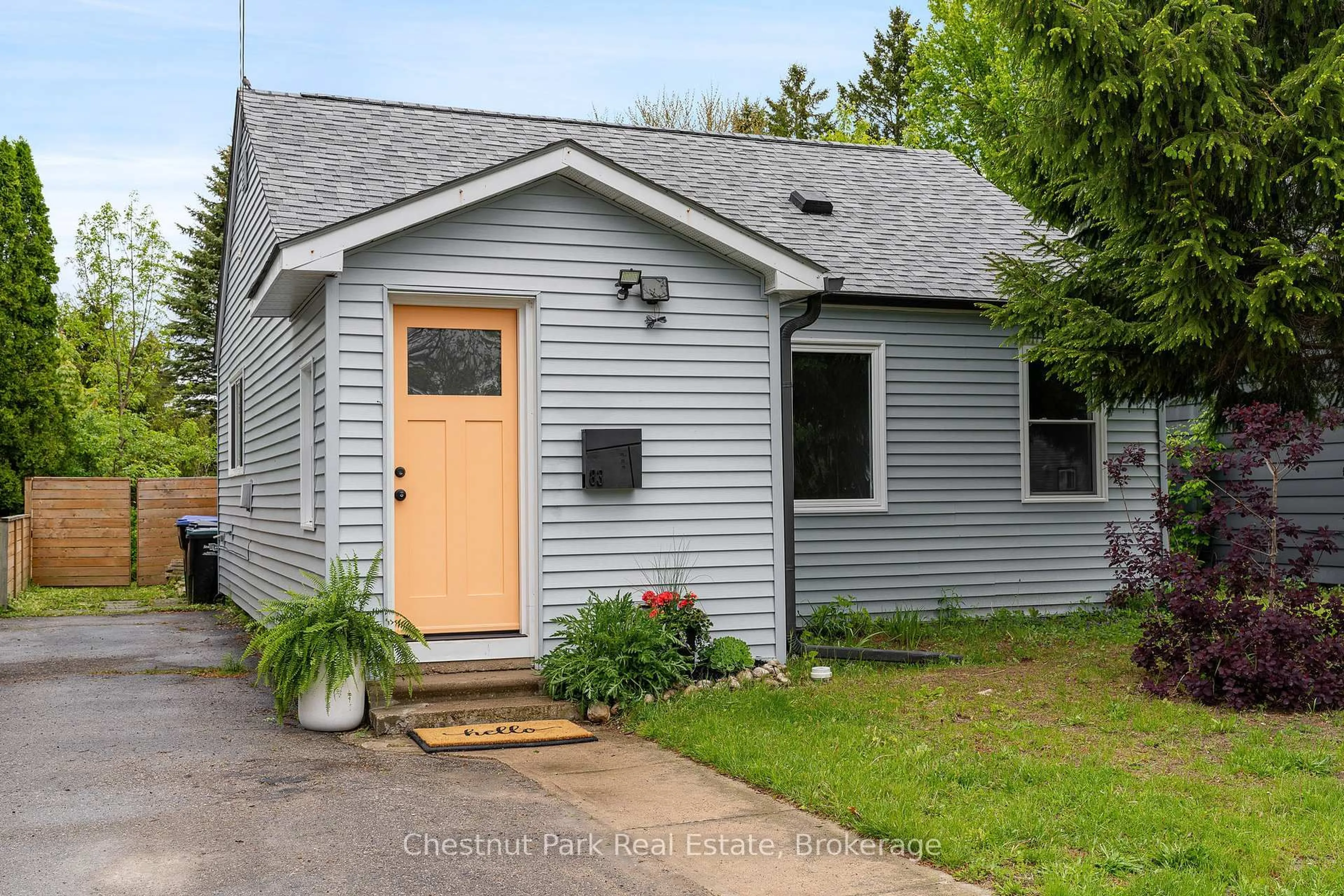 Home with vinyl exterior material, street for 83 Ninth St, Collingwood Ontario L9Y 2G3
