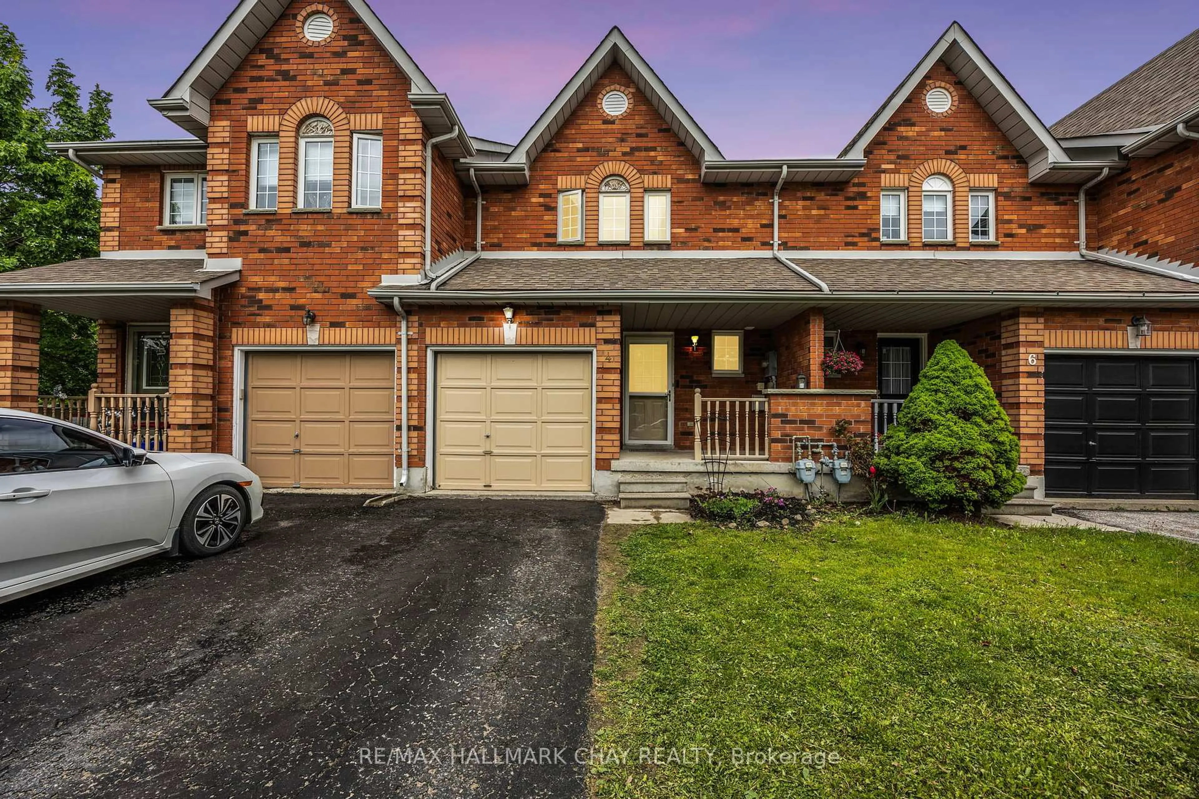 Home with brick exterior material, street for 4 Huitema Crt, Barrie Ontario L4N 9P9