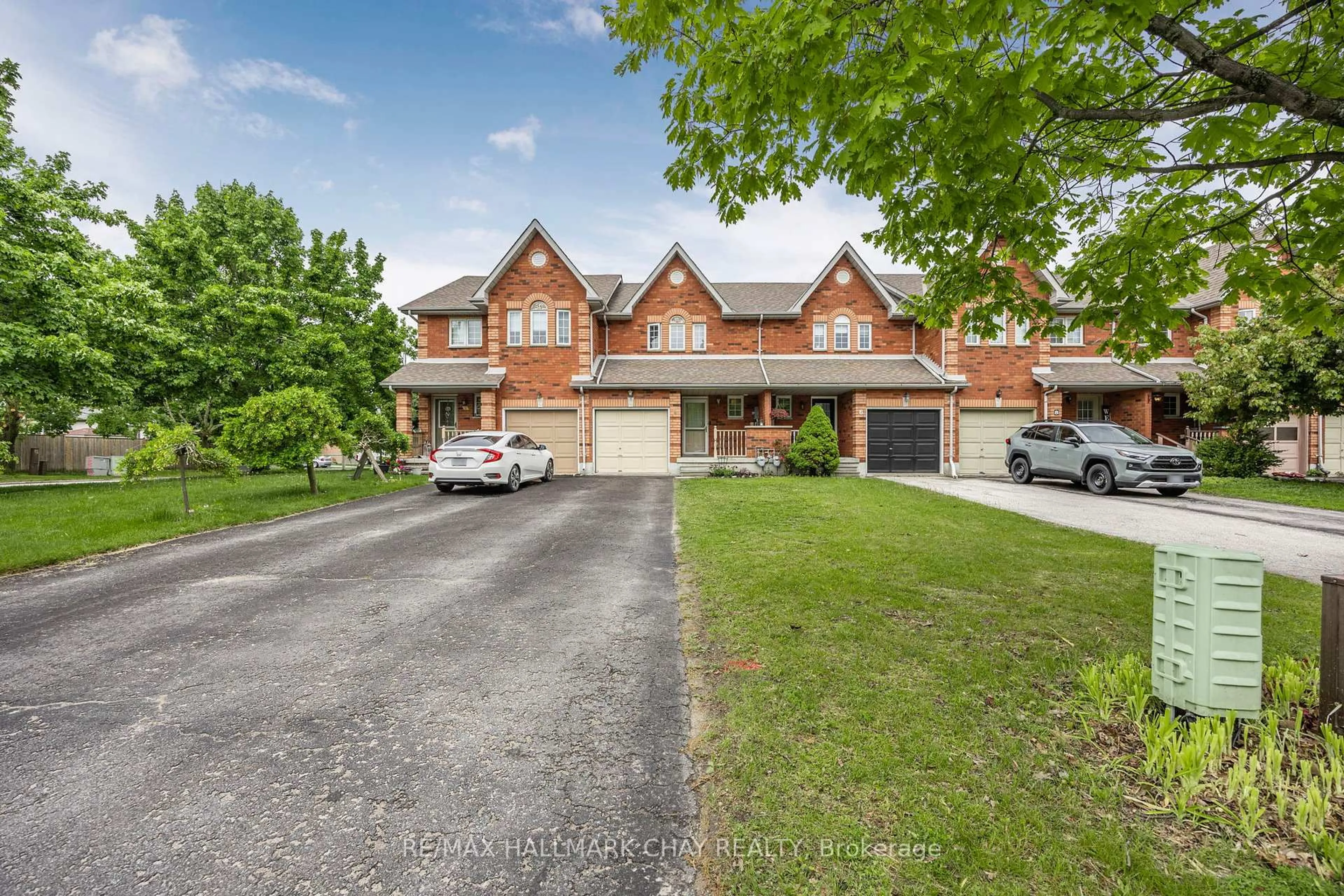 Home with brick exterior material, street for 4 Huitema Crt, Barrie Ontario L4N 9P9