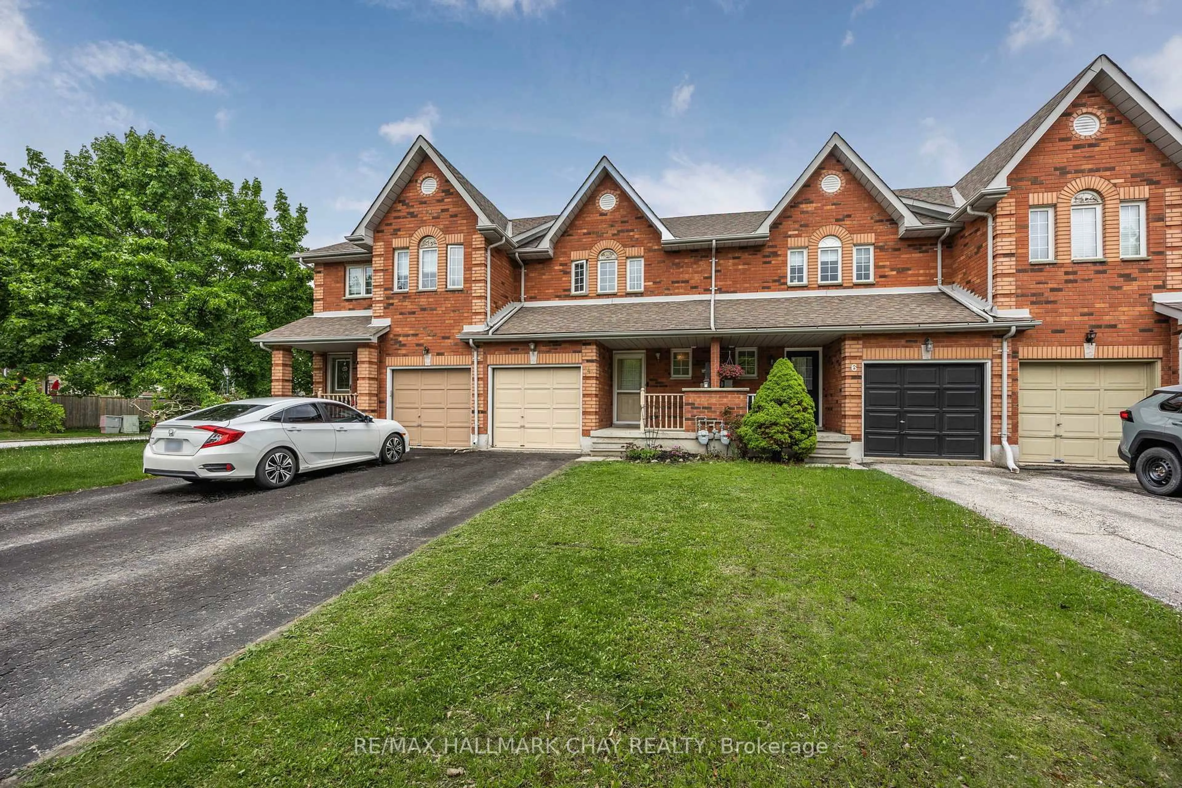 Home with brick exterior material, street for 4 Huitema Crt, Barrie Ontario L4N 9P9