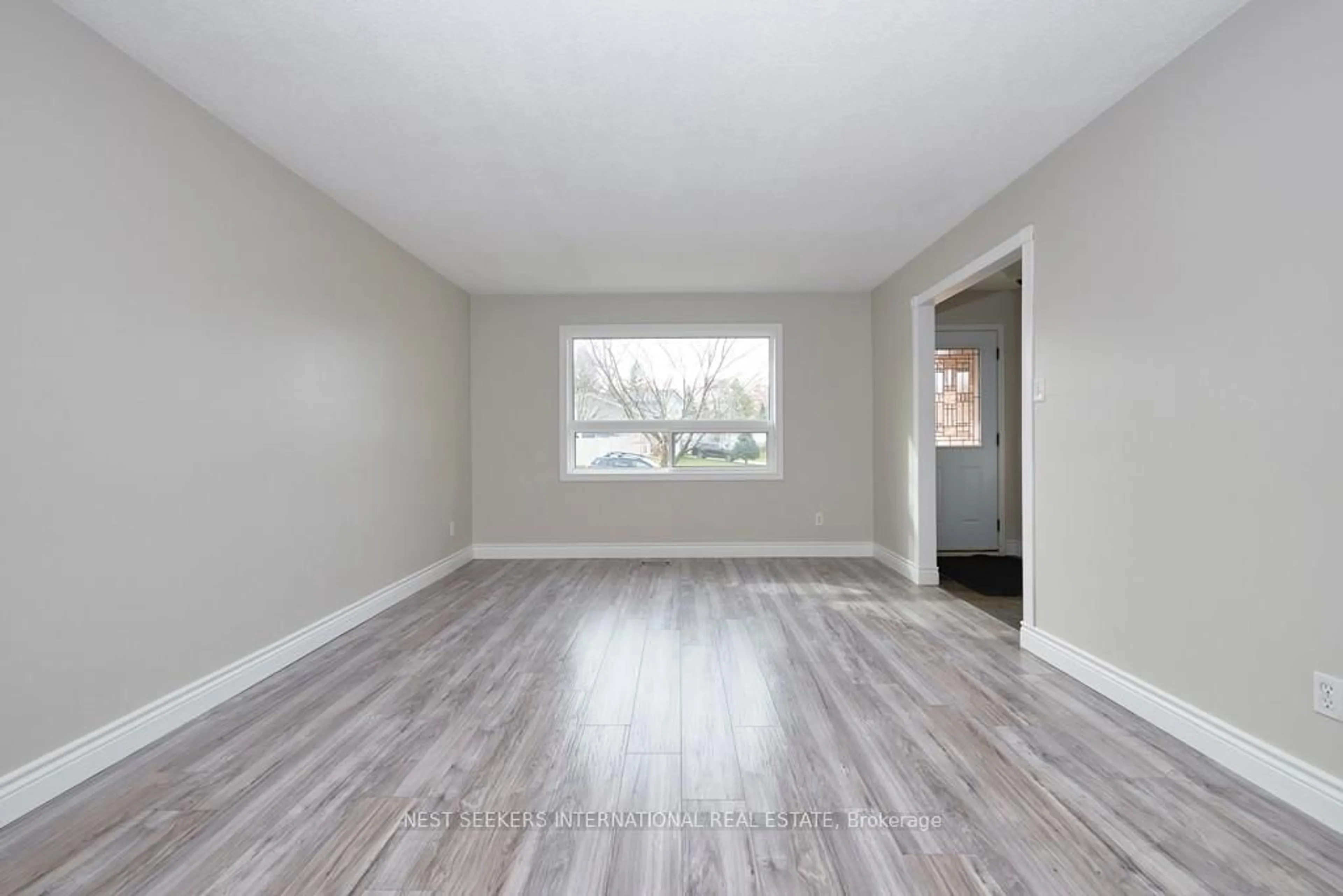 A pic of a room for 257 Dodson Rd, Barrie Ontario L4N 4T6