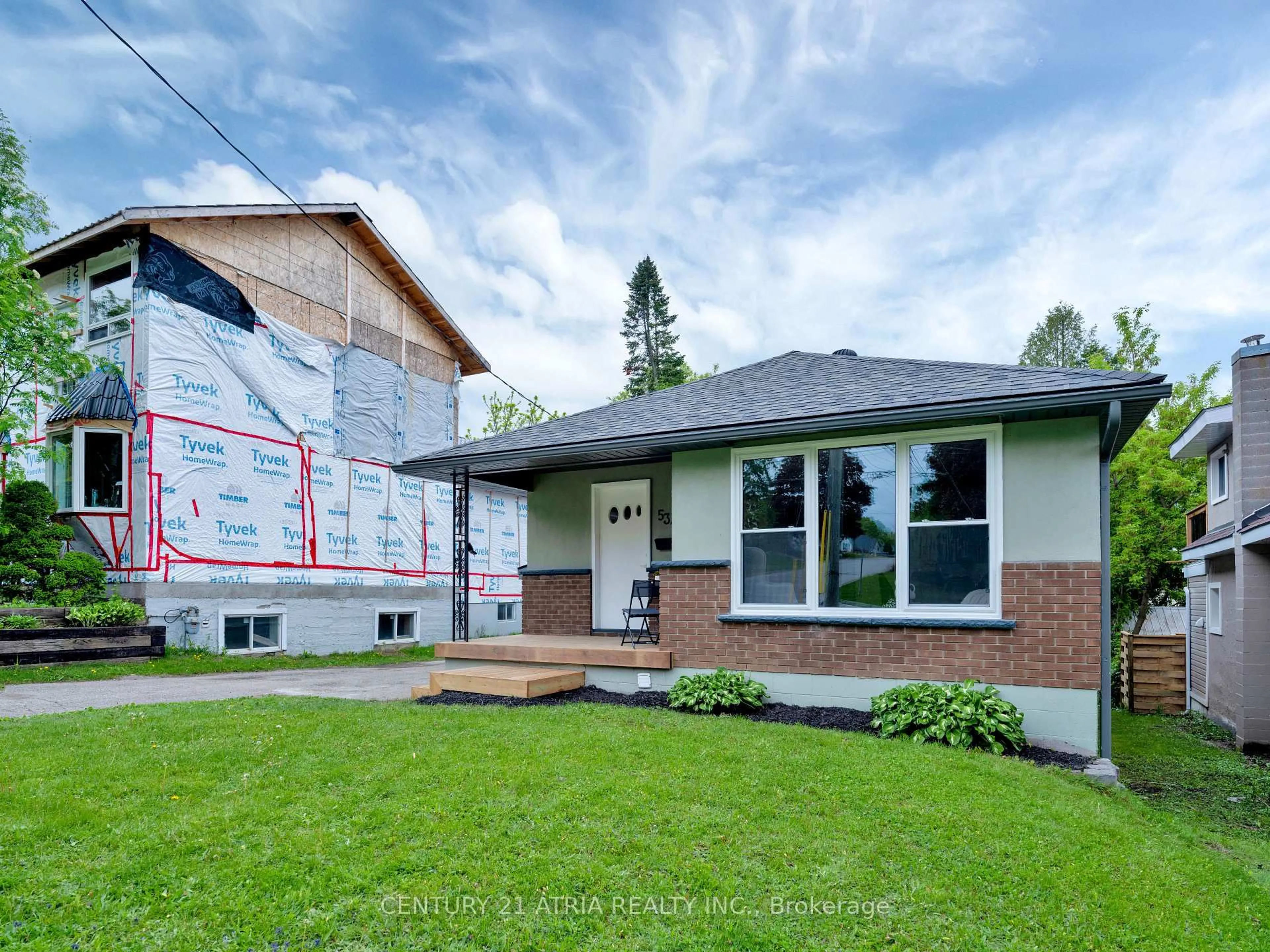 Home with vinyl exterior material, street for 534 Johnson St, Midland Ontario L4R 2Z2