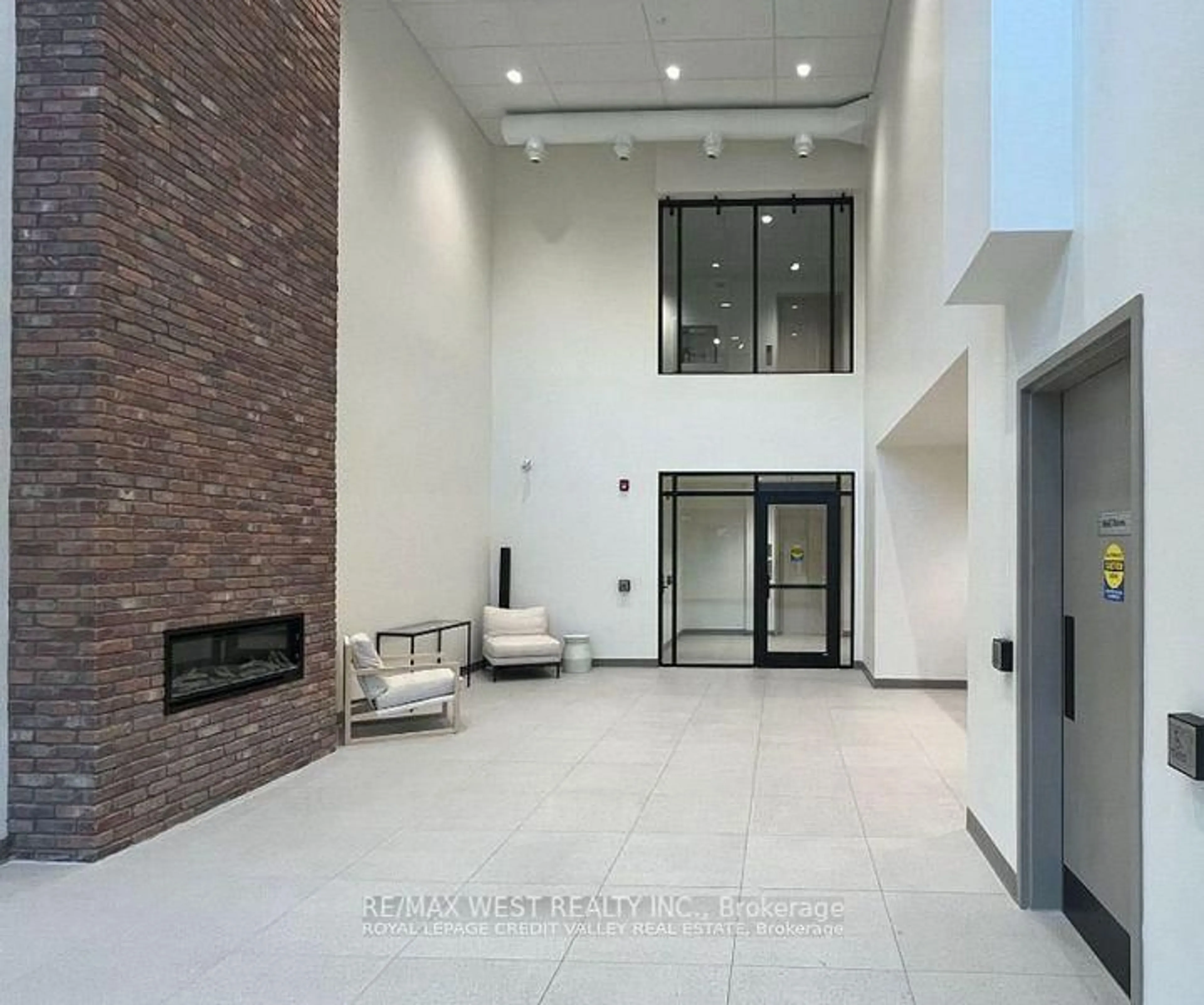 Indoor foyer for 121 Mary St #313, Clearview Ontario L0M 1G0