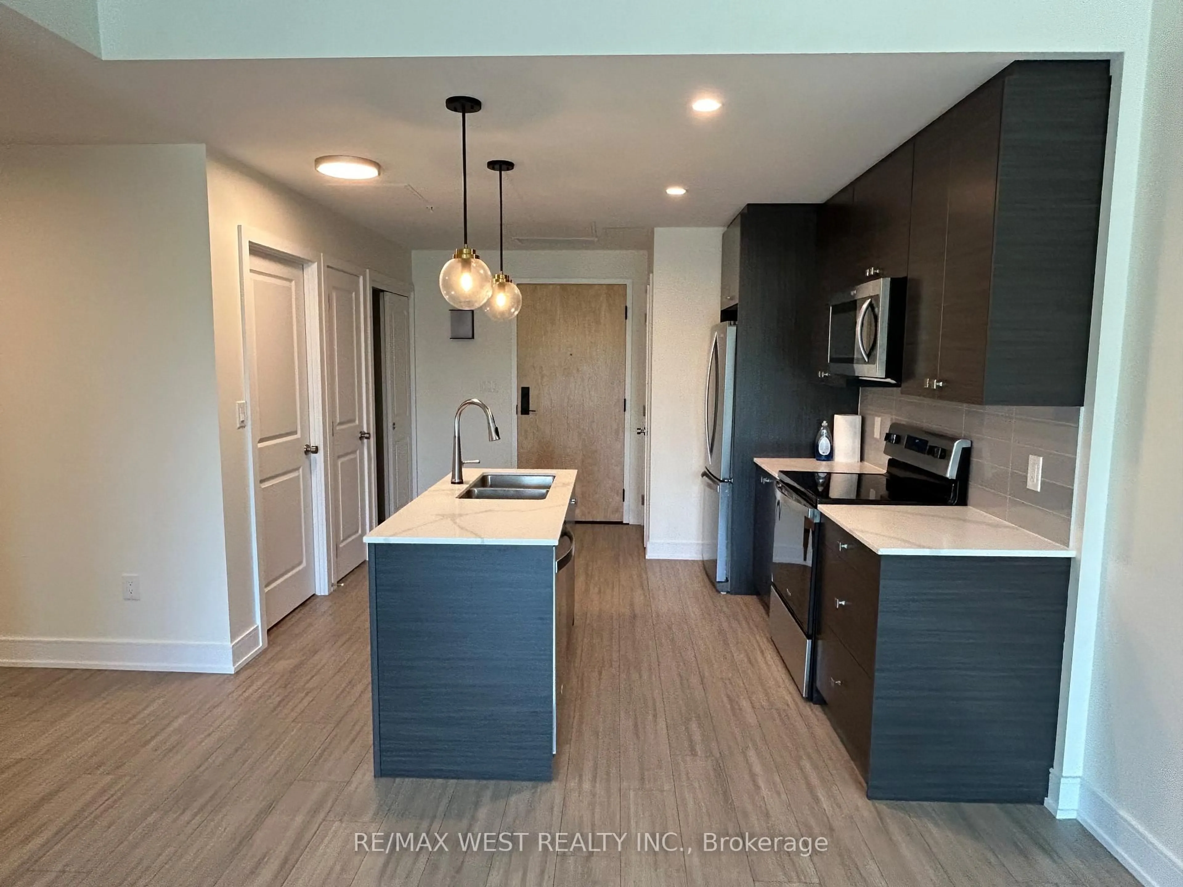 Open concept kitchen, unknown for 121 Mary St #313, Clearview Ontario L0M 1G0