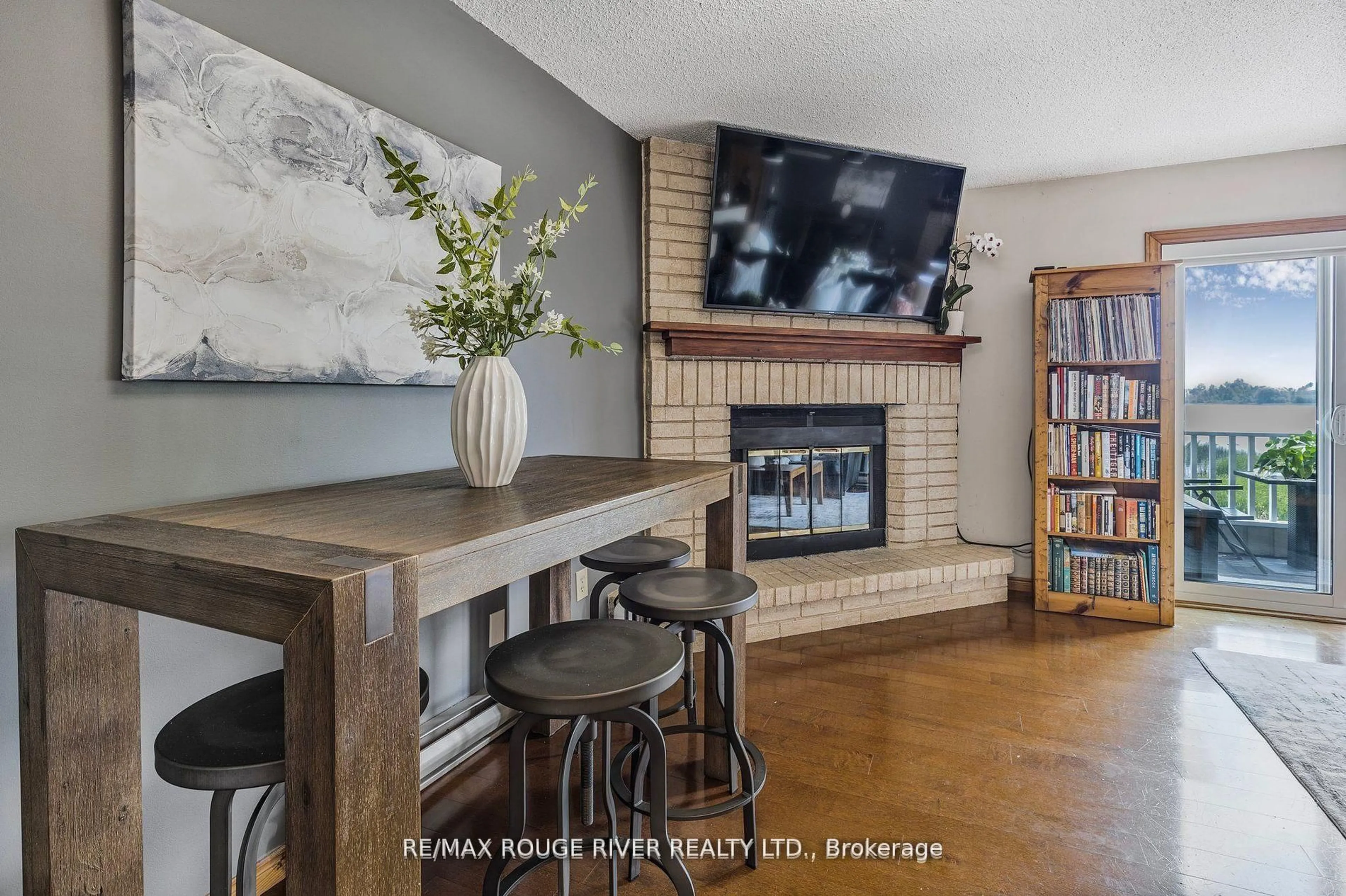 Living room with furniture, unknown for 8 Ramblings Way #121, Collingwood Ontario L9Y 5S3