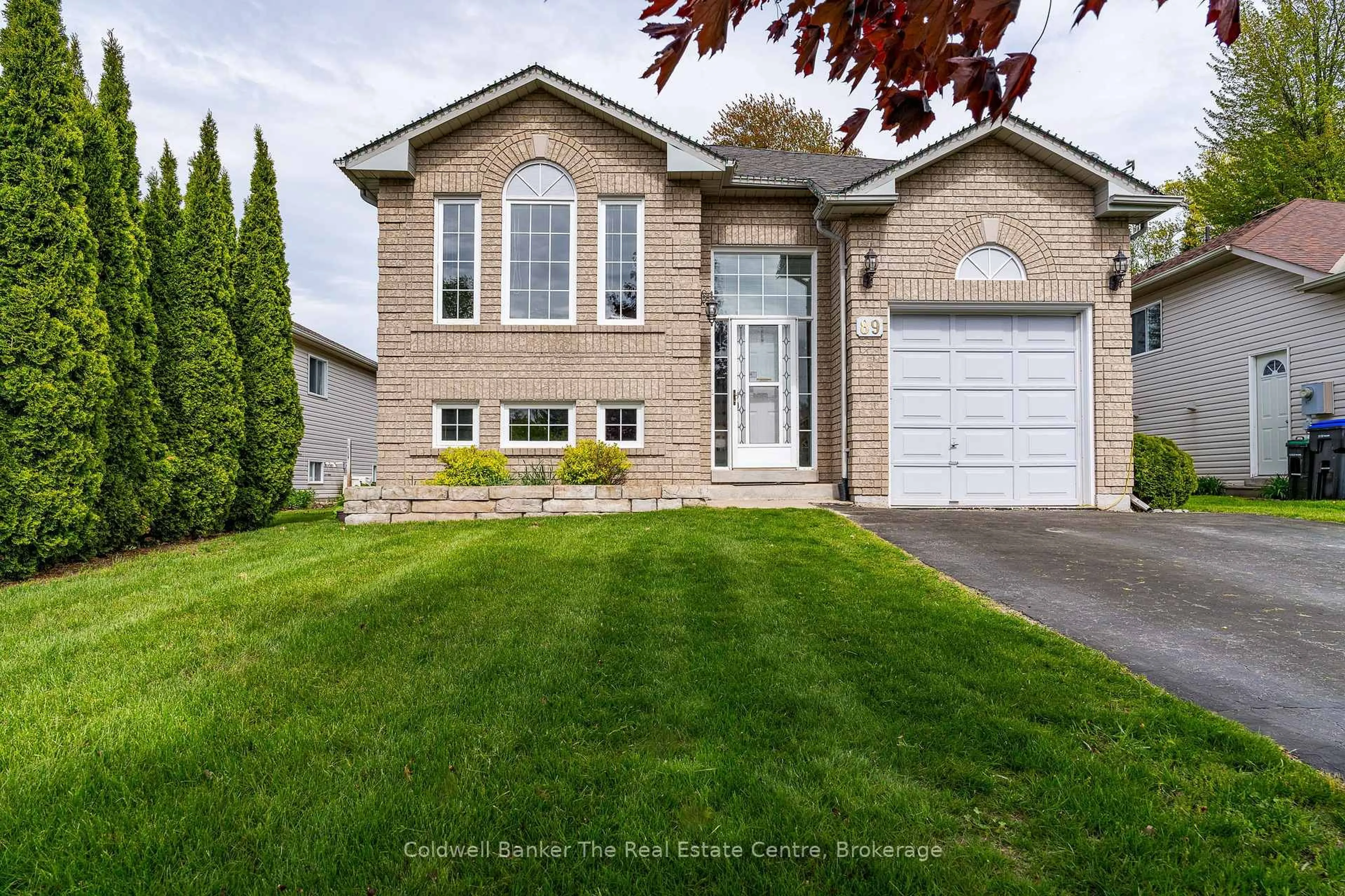 Home with brick exterior material, street for 89 Glen Eton Rd, Wasaga Beach Ontario L9Z 1E8