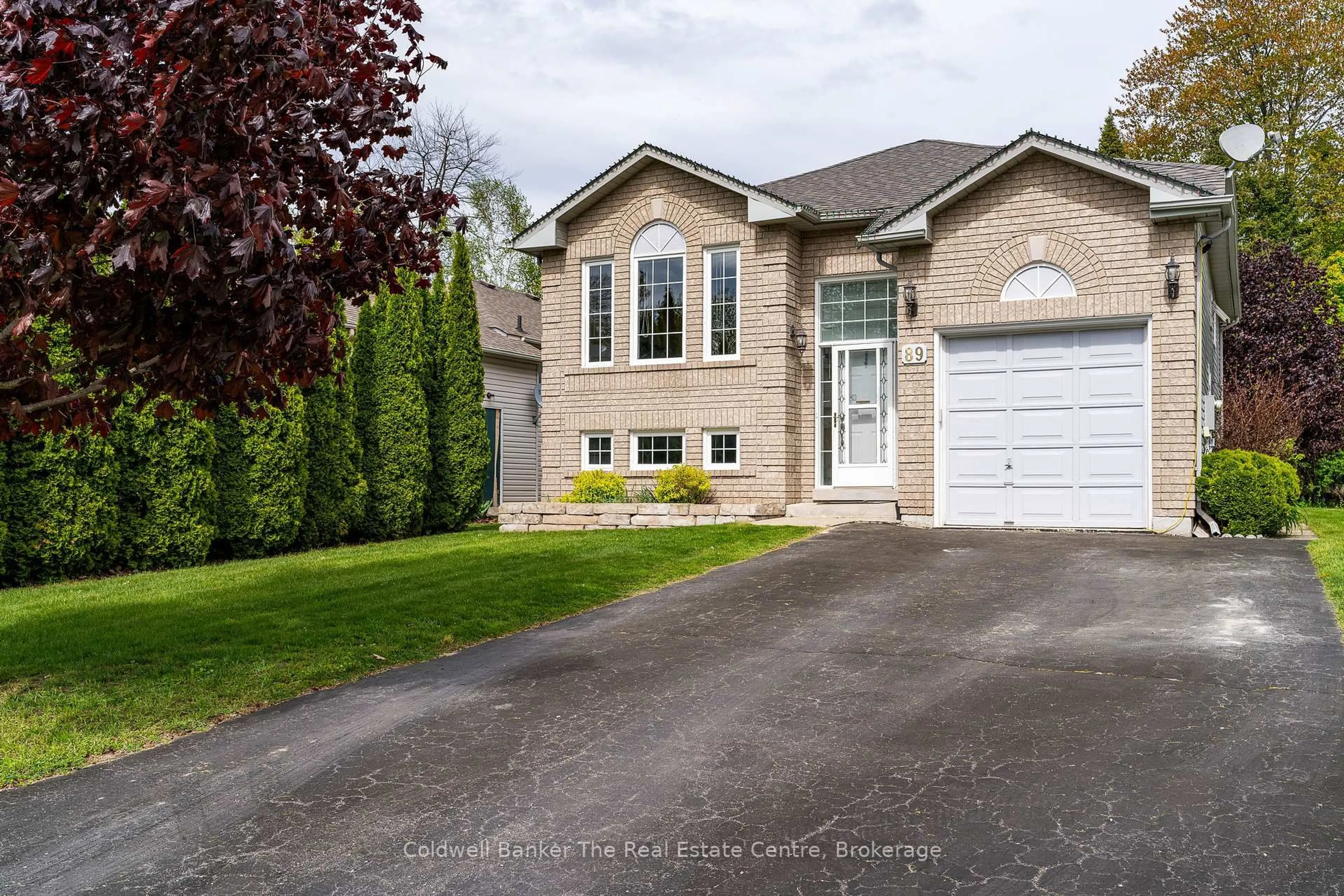 Home with brick exterior material, street for 89 Glen Eton Rd, Wasaga Beach Ontario L9Z 1E8