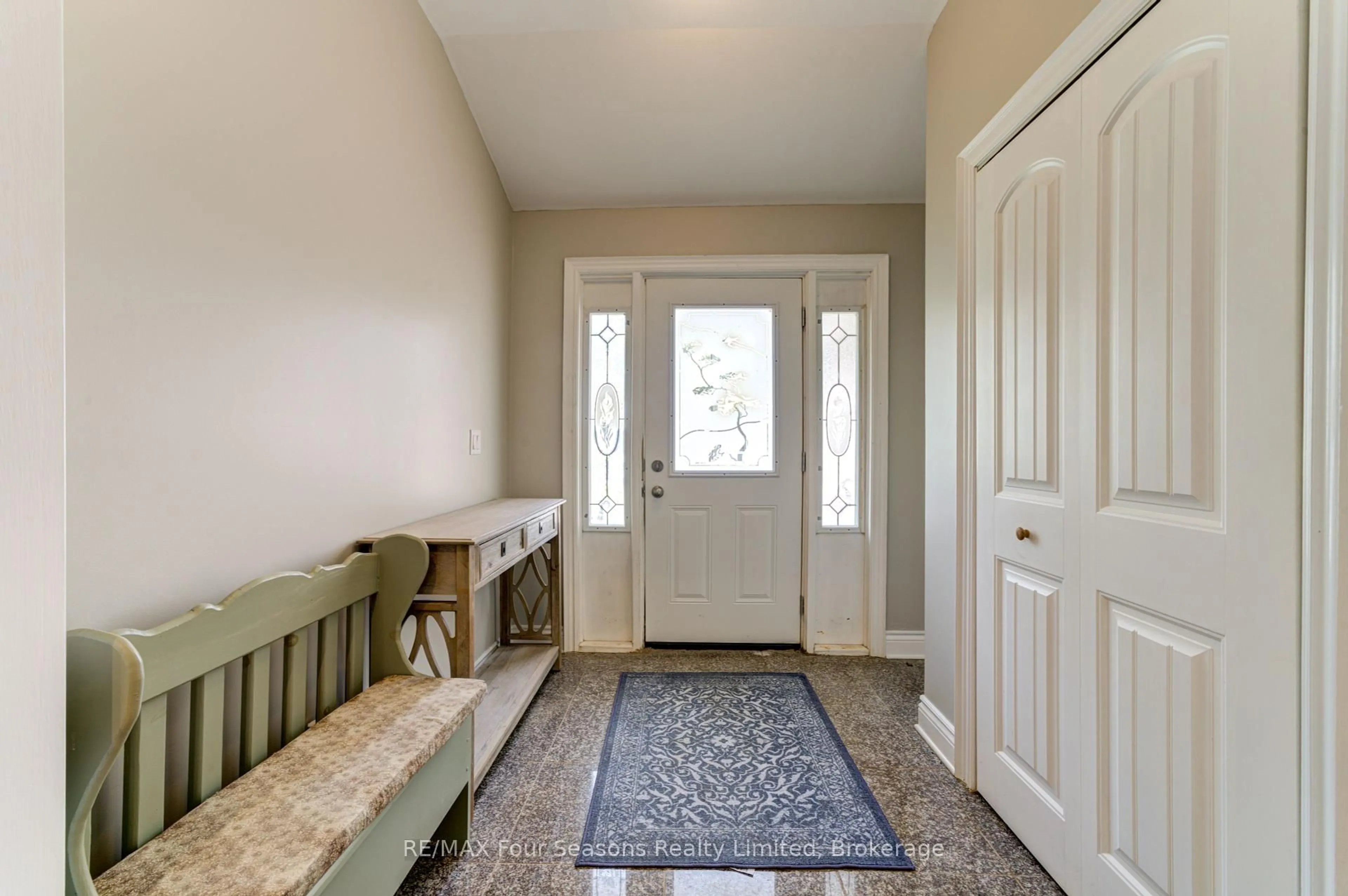Indoor entryway for 243 River Rd, Wasaga Beach Ontario L9Z 2L1