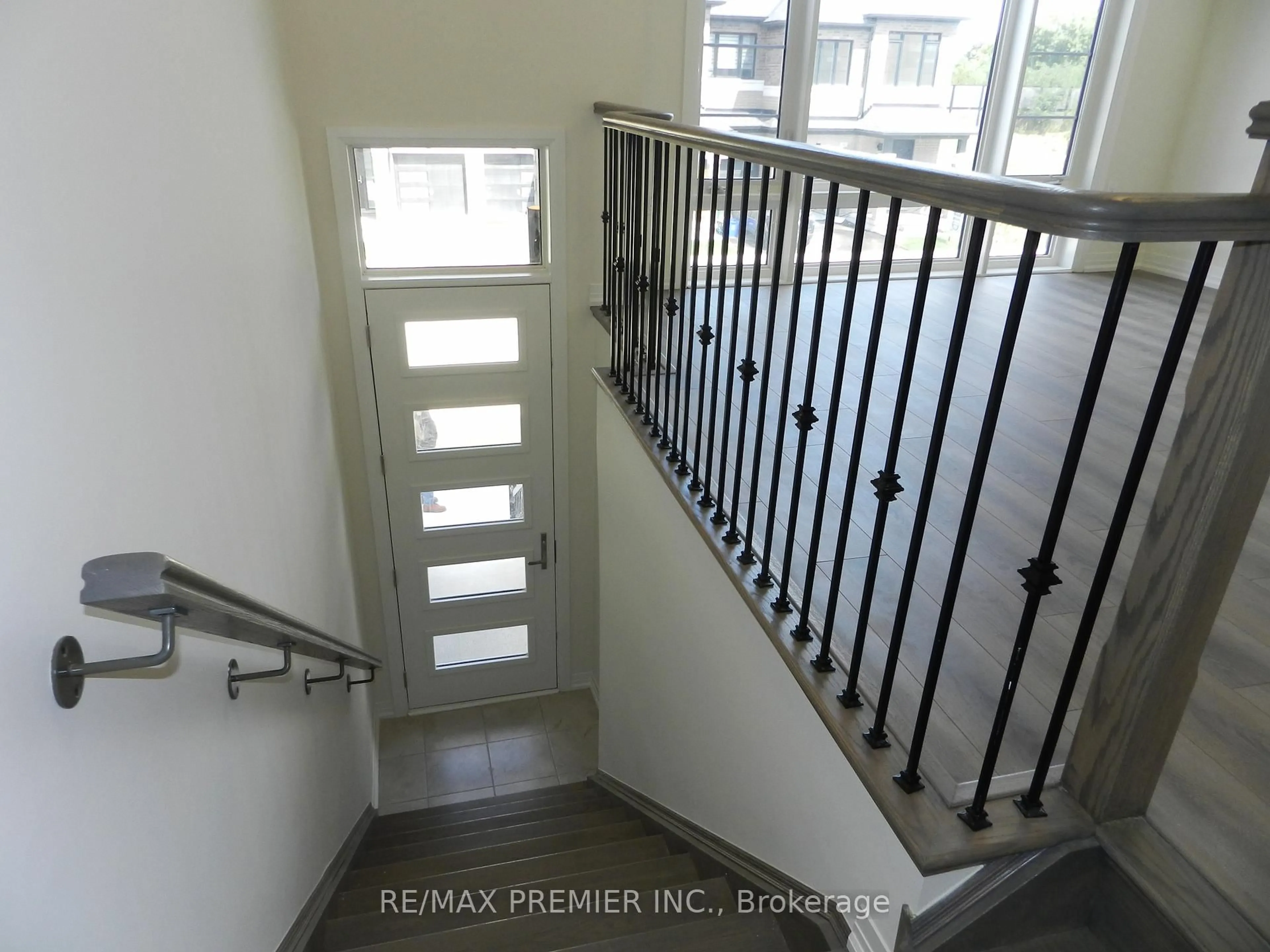 Unknown for 38 Cherry Hill Lane, Barrie Ontario L4N 6K7