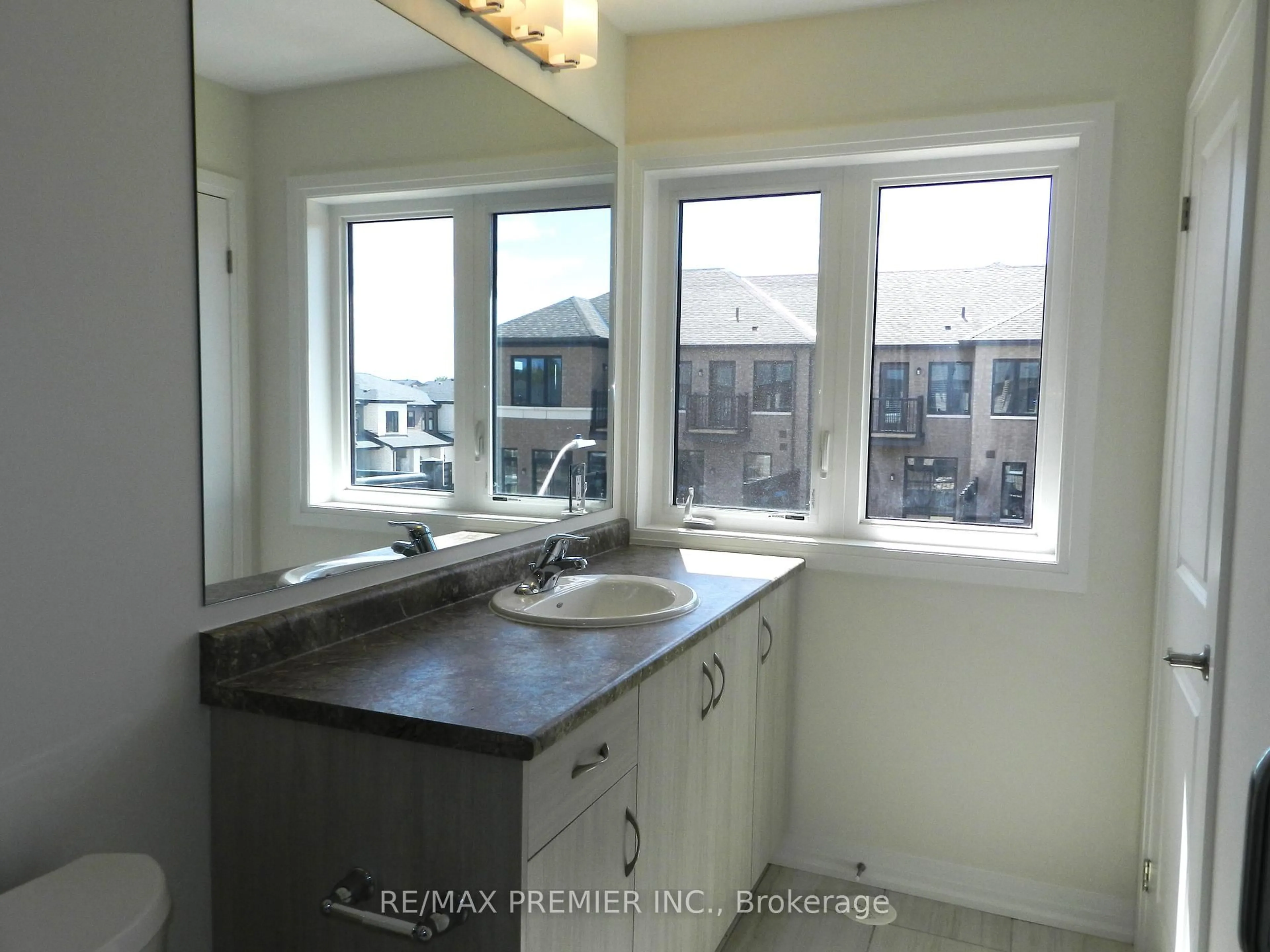 Standard bathroom, ceramic/tile floor for 38 Cherry Hill Lane, Barrie Ontario L4N 6K7
