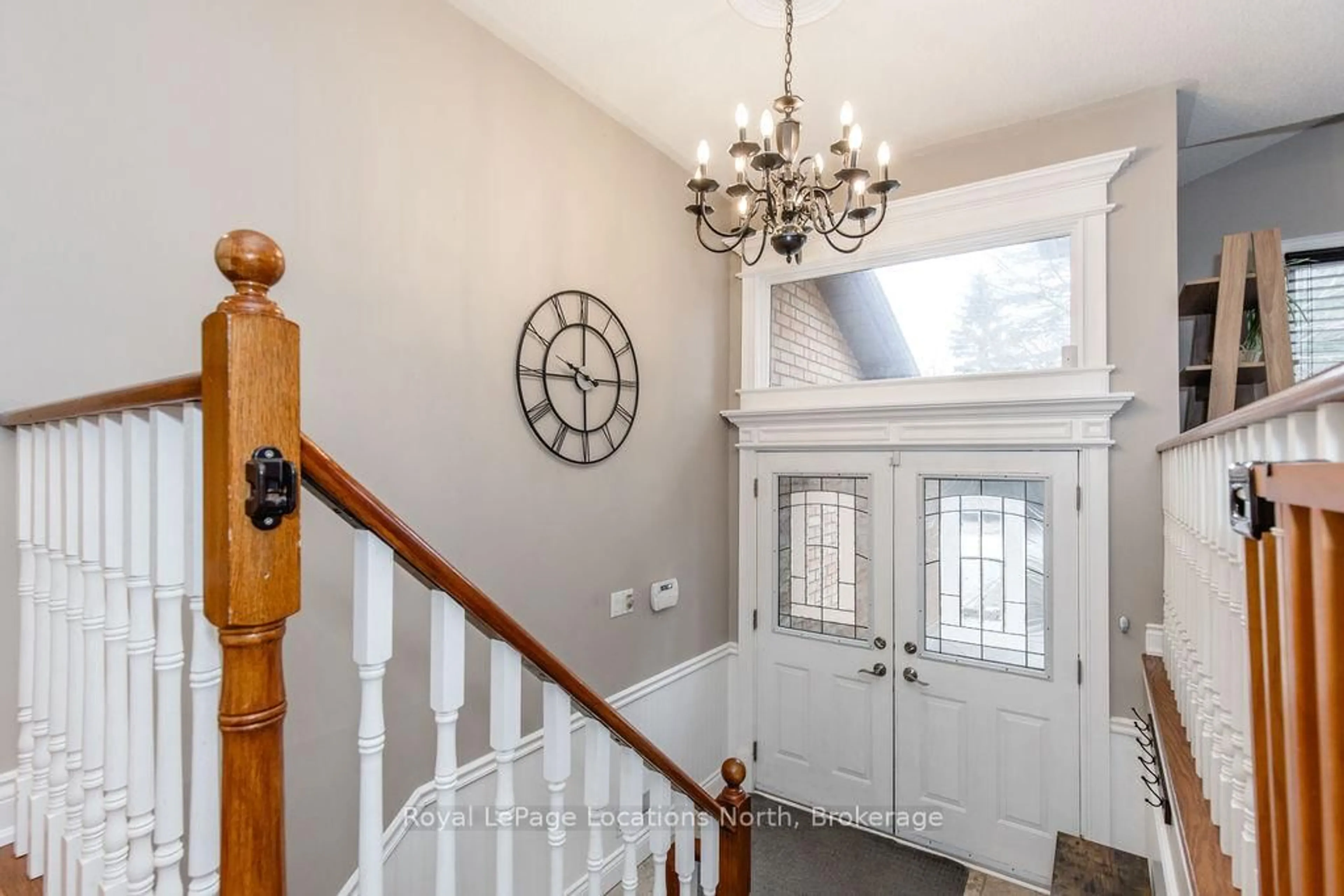 Indoor entryway for 158 FERNBROOK Dr, Wasaga Beach Ontario L9Z 1G9