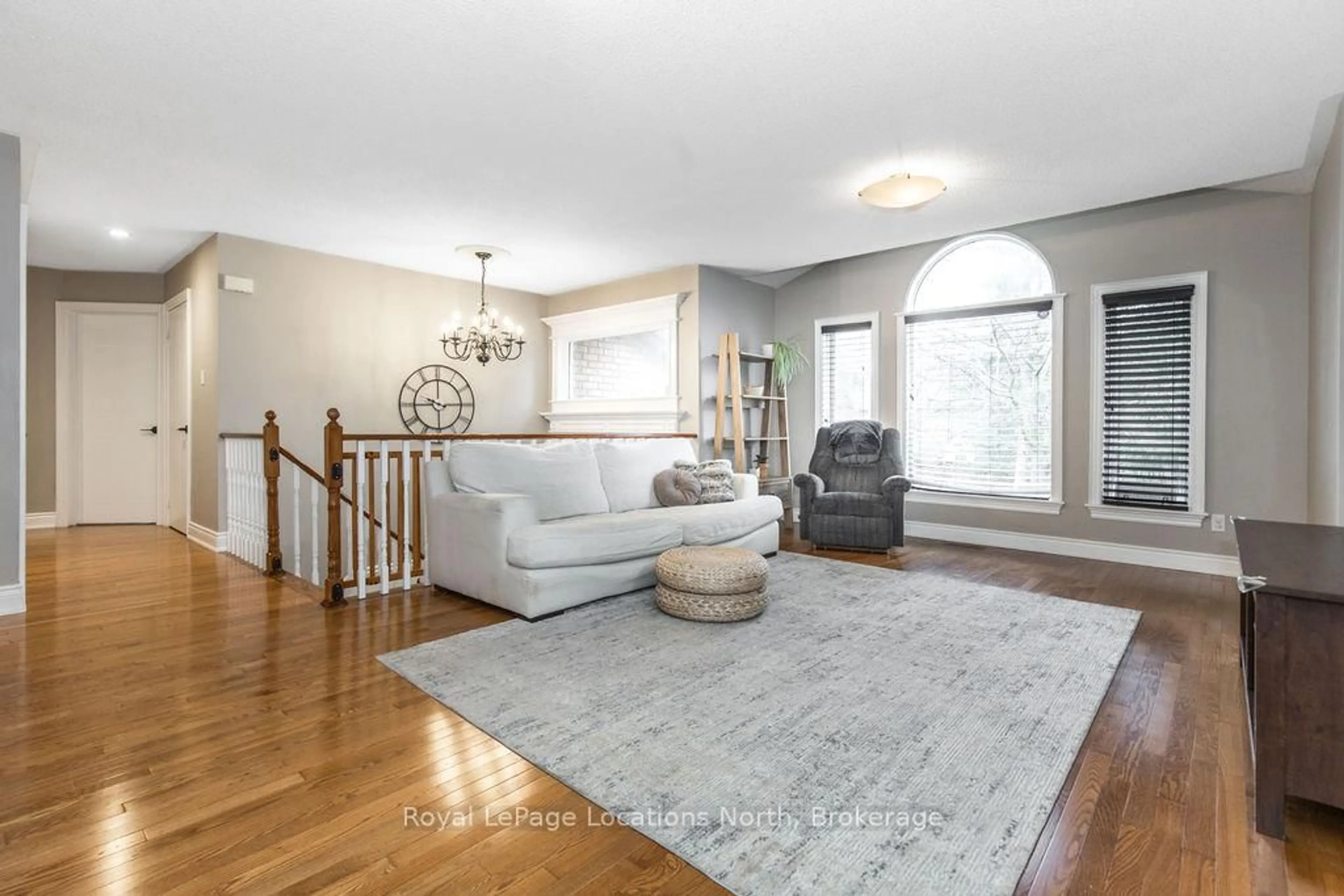 Living room with furniture, unknown for 158 FERNBROOK Dr, Wasaga Beach Ontario L9Z 1G9
