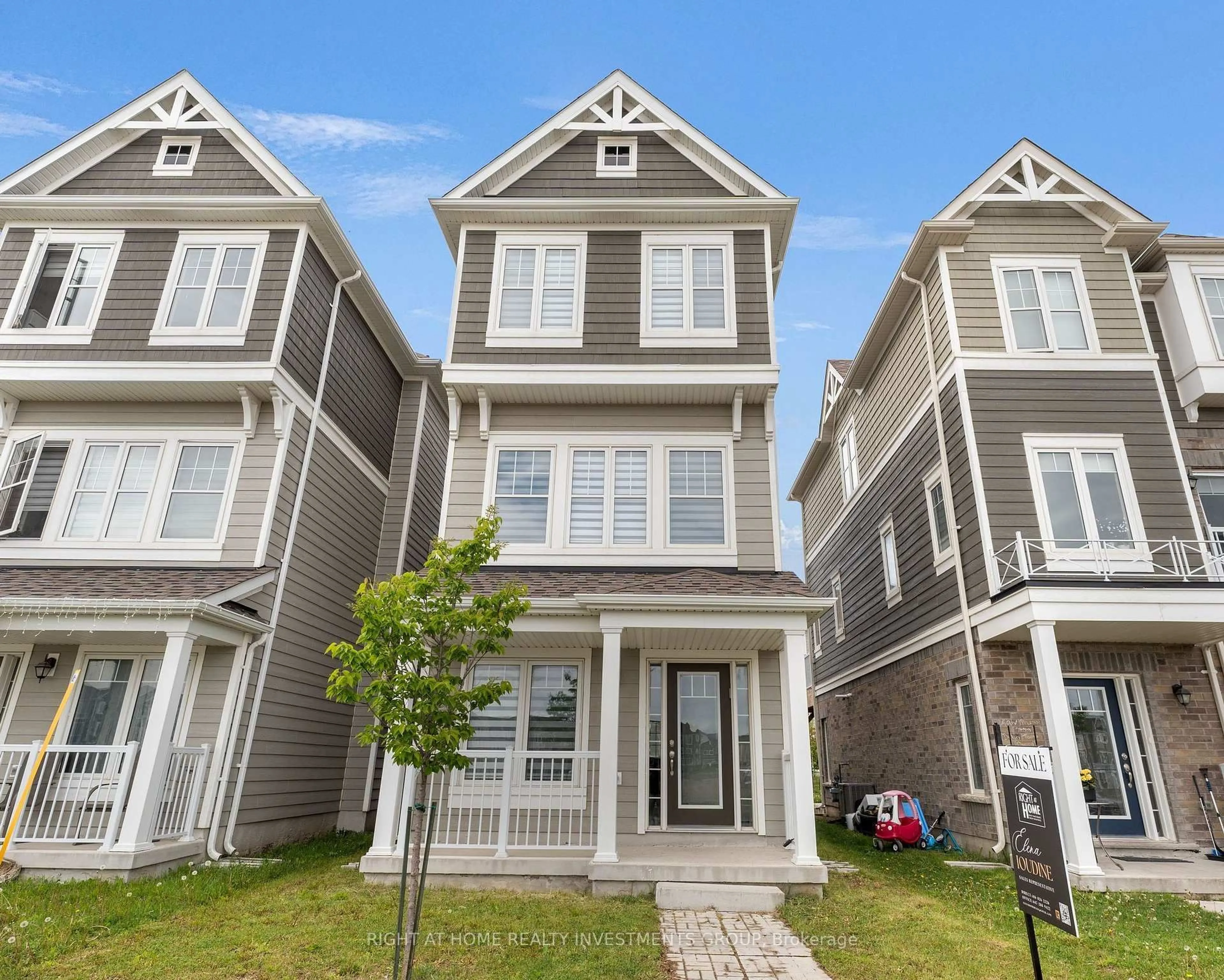 Home with vinyl exterior material, street for 115 Sandhill Crane Dr, Wasaga Beach Ontario L9Z 0J5