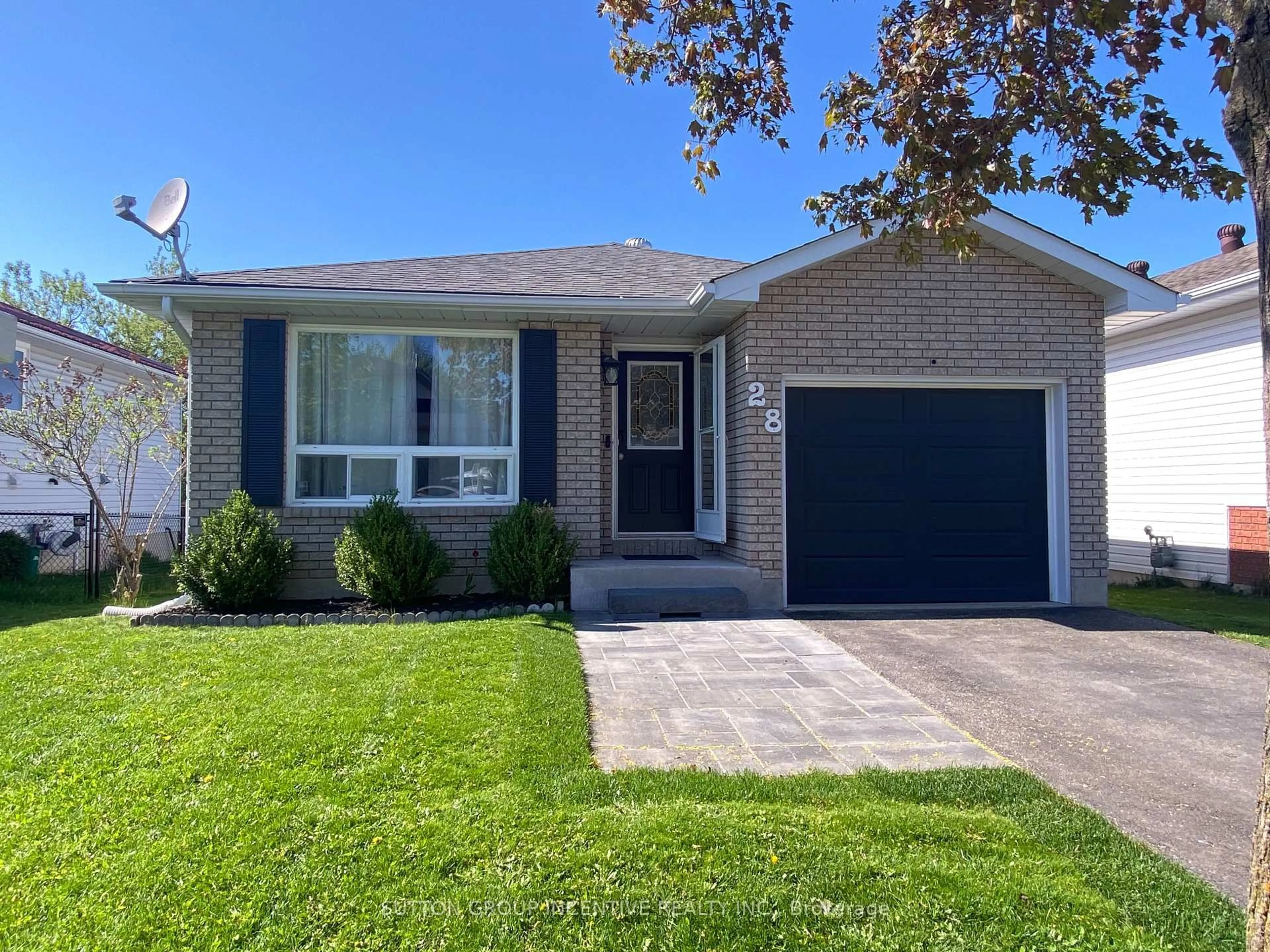 Home with brick exterior material, street for 28 Courtney Cres, Orillia Ontario L3V 7Y2