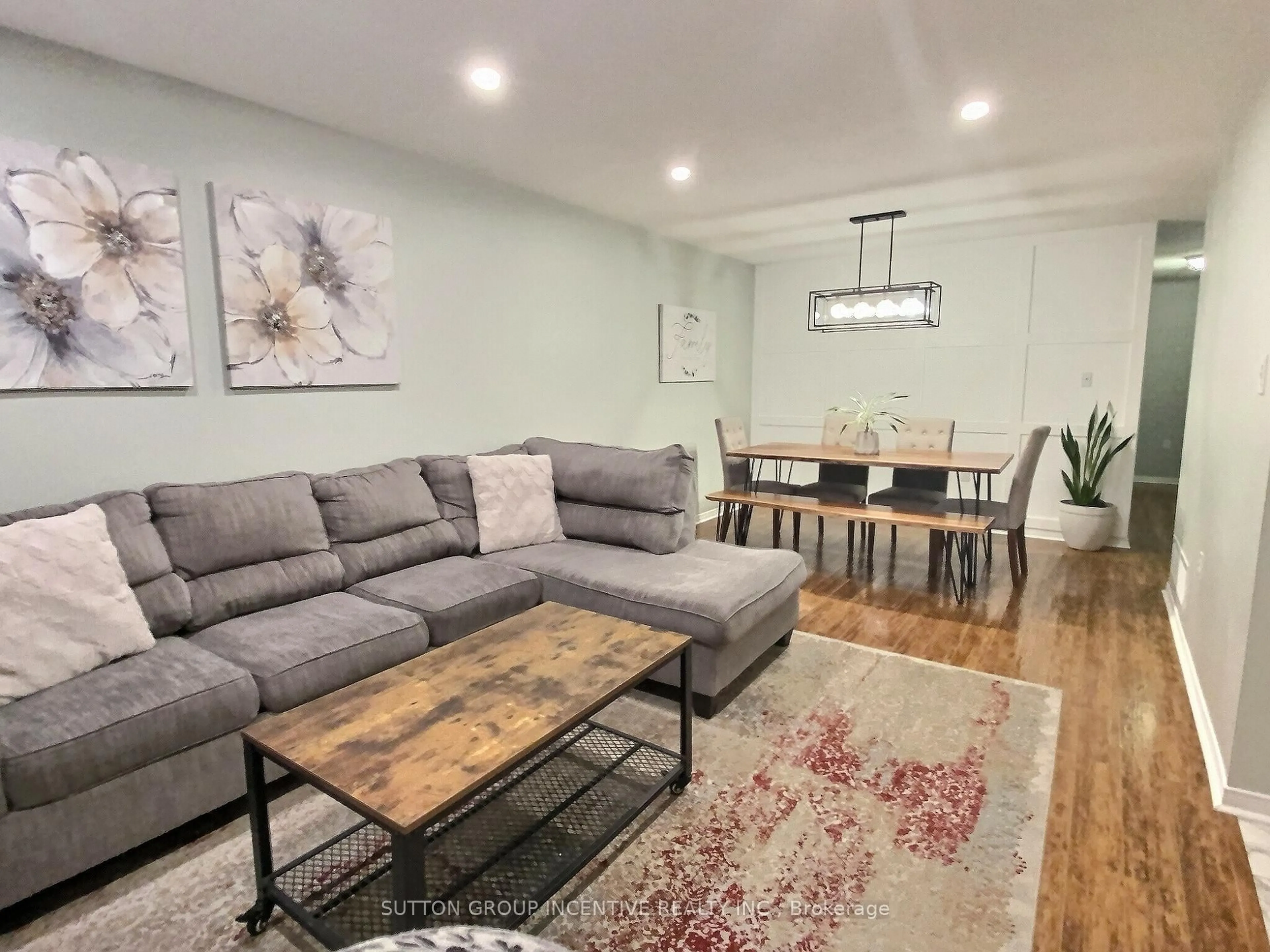 Living room with furniture, unknown for 28 Courtney Cres, Orillia Ontario L3V 7Y2