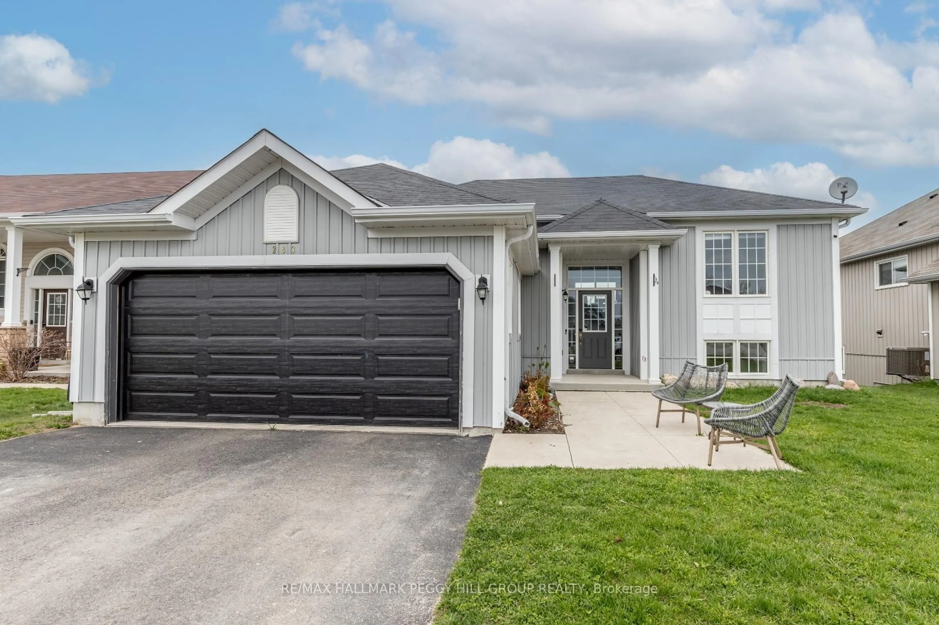 Home with vinyl exterior material, street for 283 Regina St, Clearview Ontario L0M 1S0