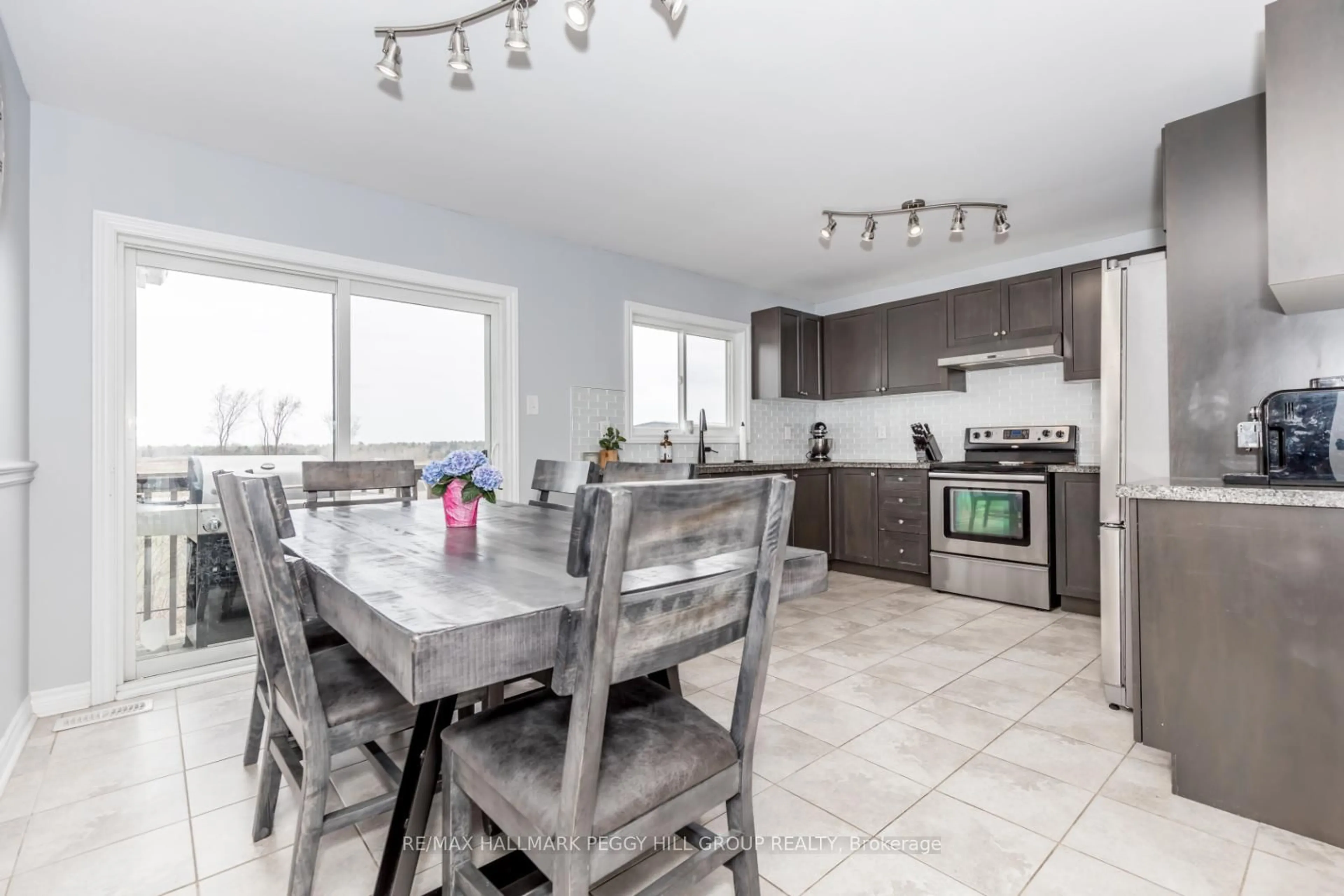 Open concept kitchen, unknown for 283 Regina St, Clearview Ontario L0M 1S0