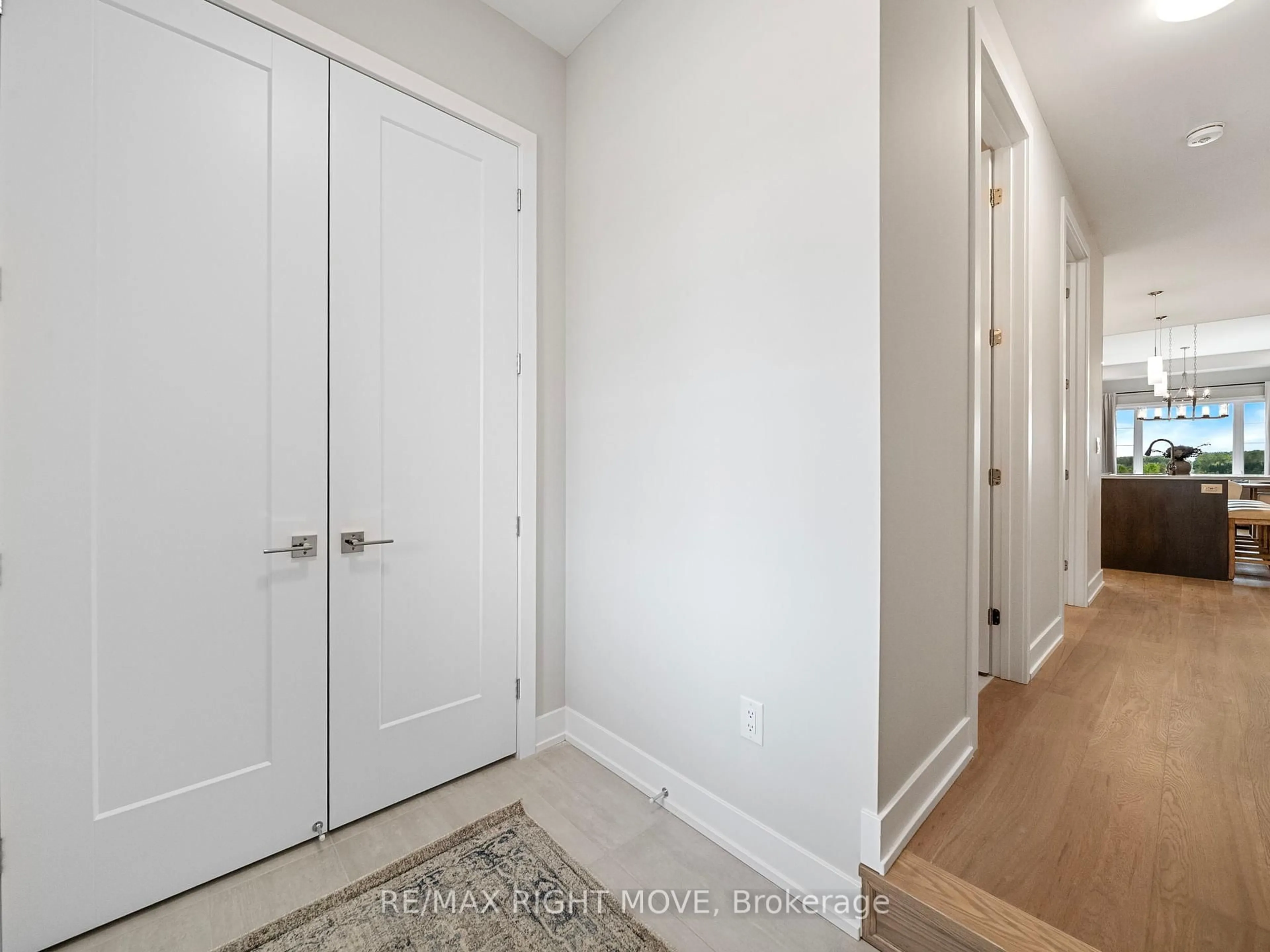 Indoor entryway for 3192 Orion Blvd, Orillia Ontario L3V 8M6