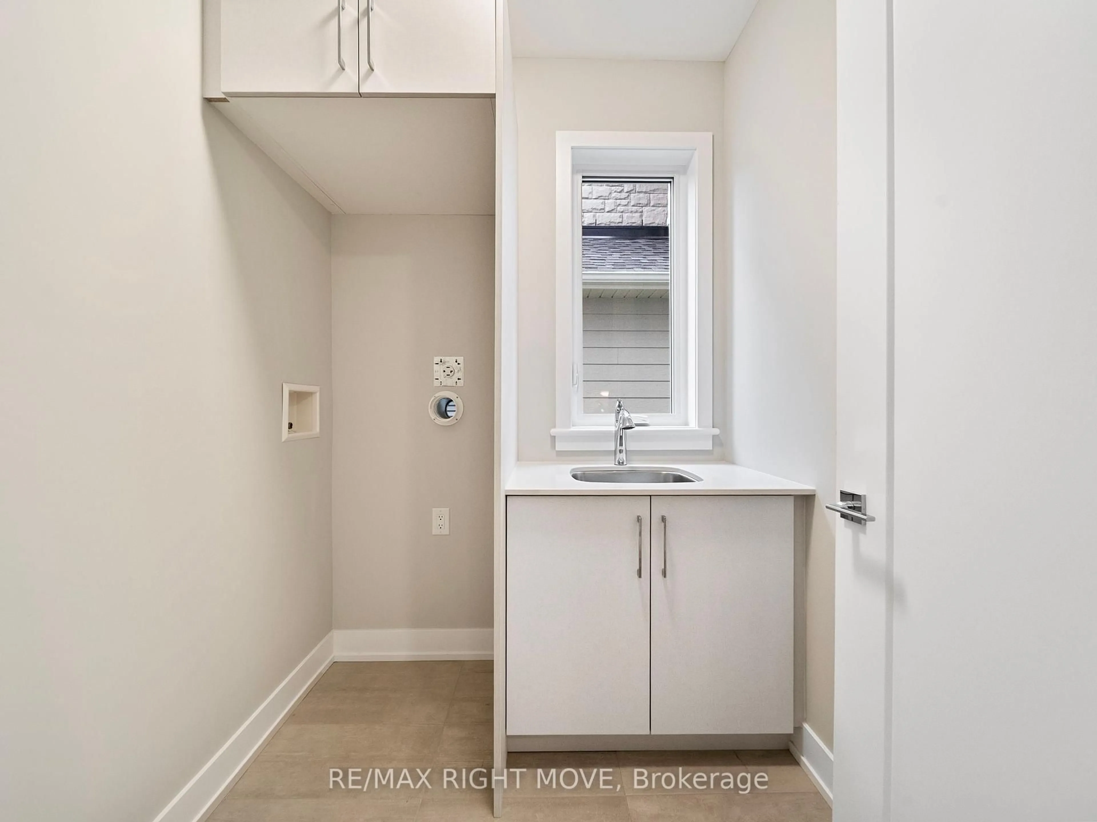 Laundry room for 3192 Orion Blvd, Orillia Ontario L3V 8M6