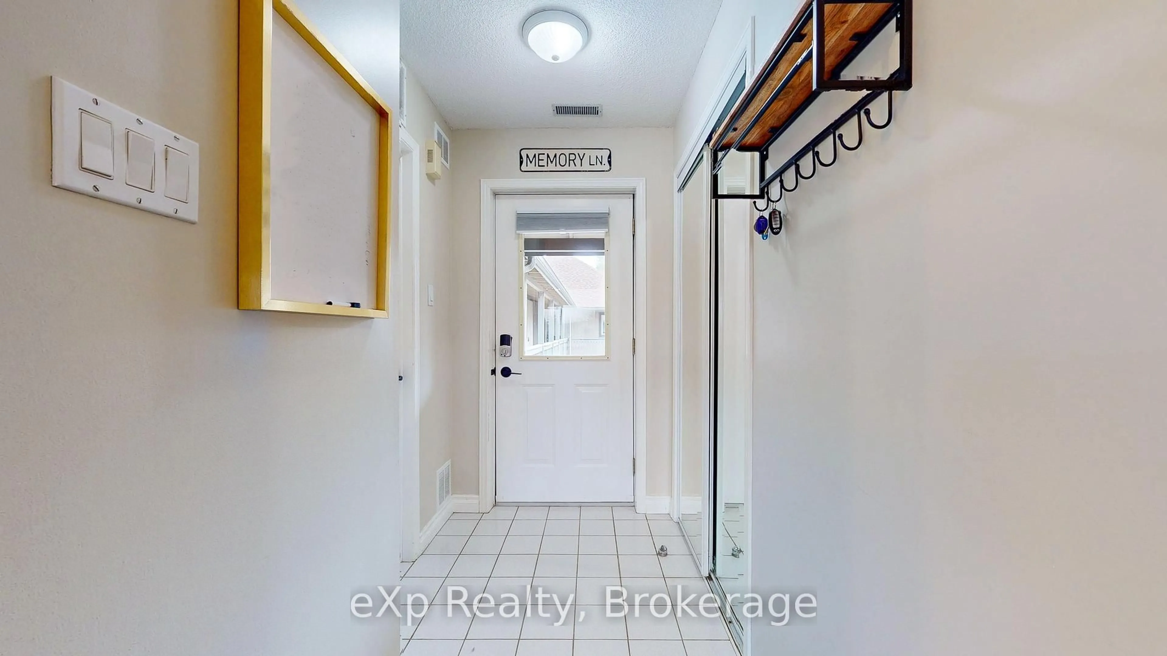 Indoor entryway for 337 Mariners Way, Collingwood Ontario L9Y 5C7