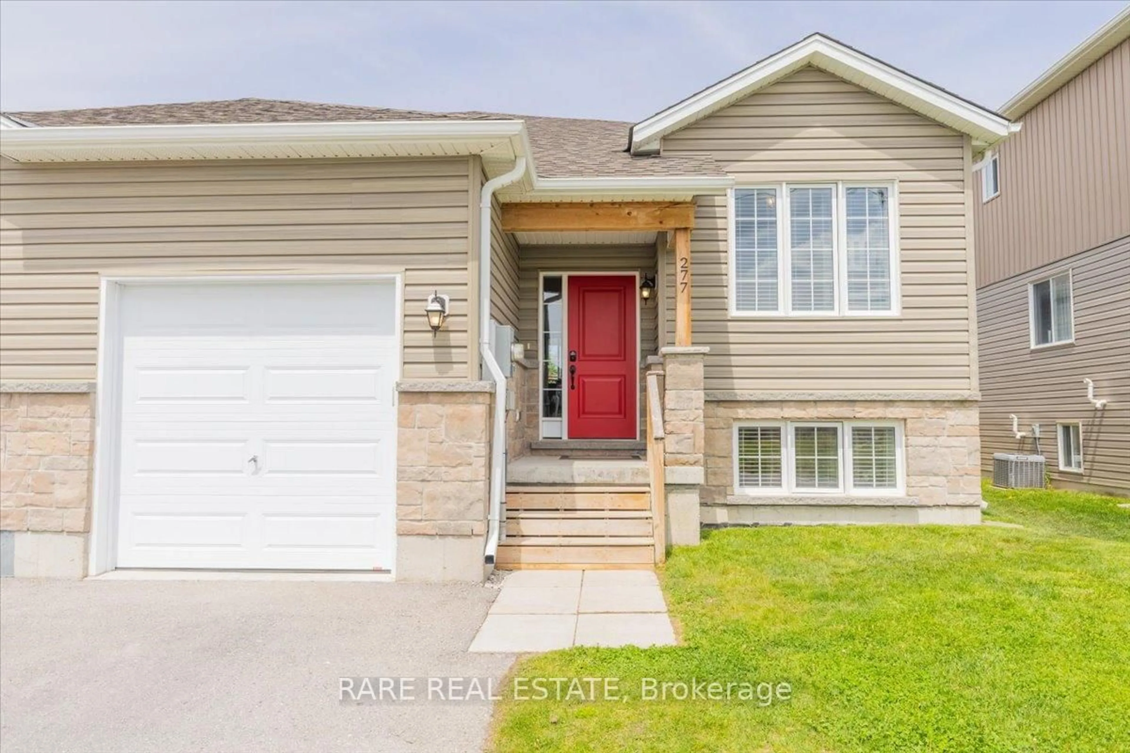 Home with vinyl exterior material, street for 277 Quebec St, Clearview Ontario L0M 1S0