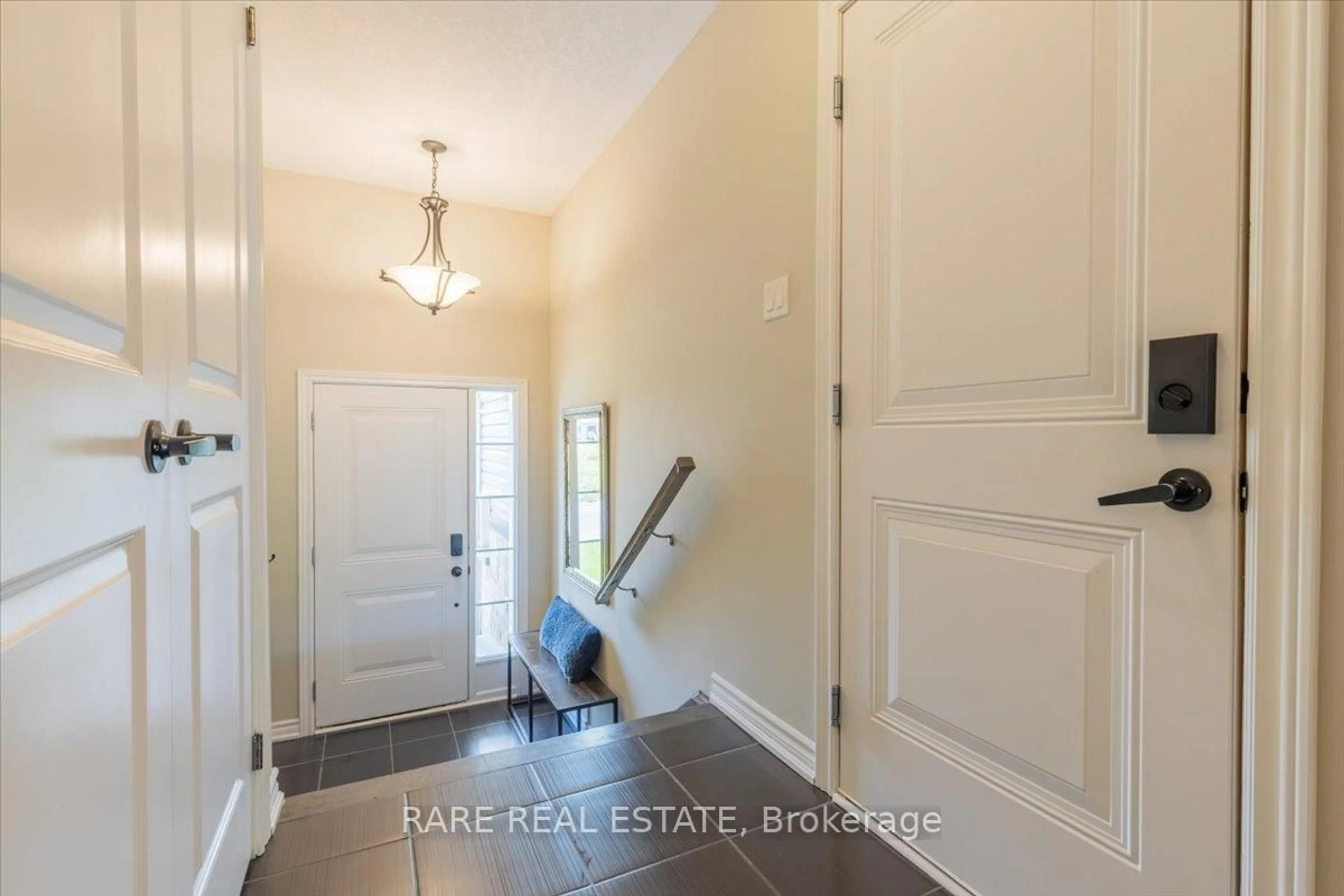 Indoor entryway for 277 Quebec St, Clearview Ontario L0M 1S0