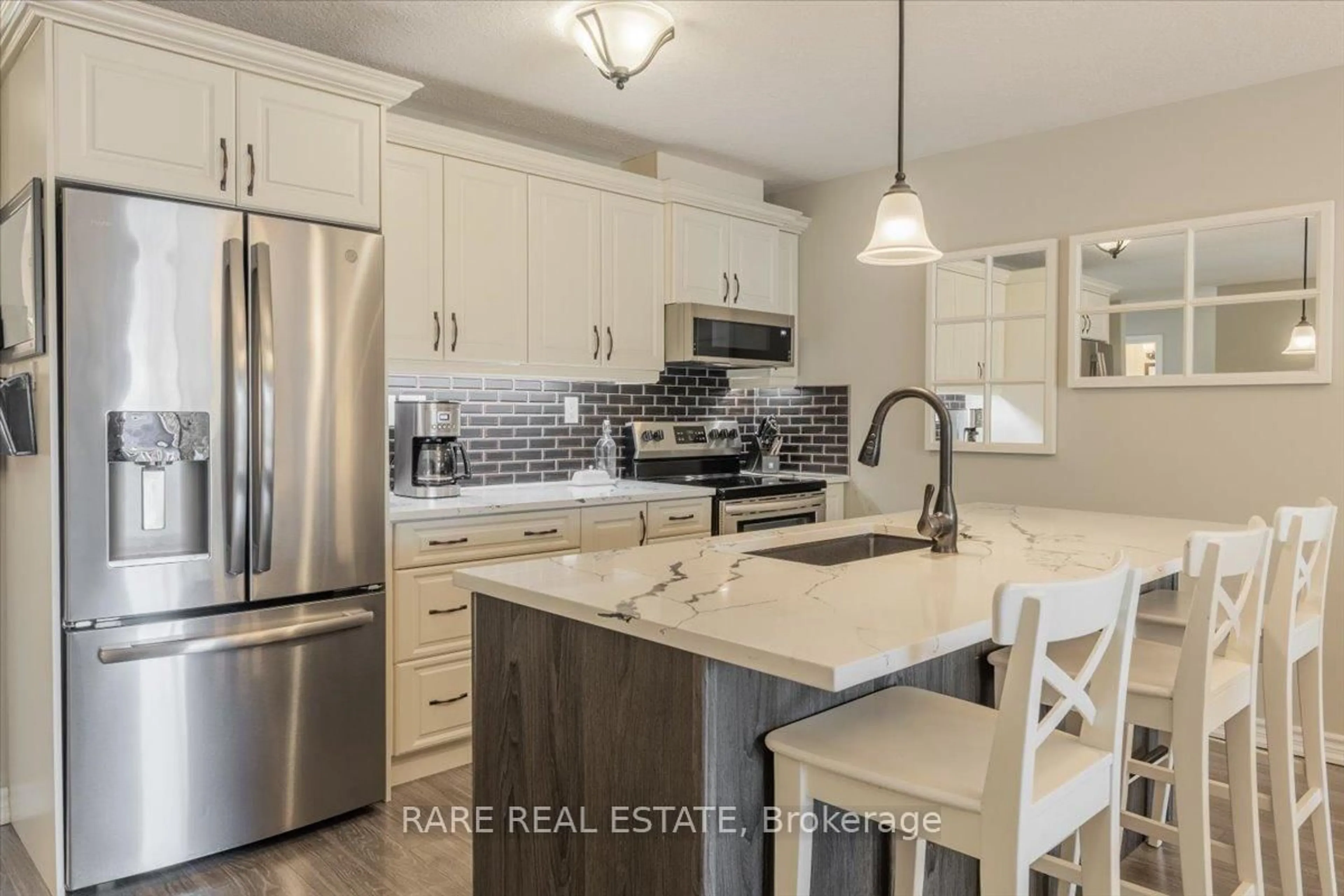 Open concept kitchen, unknown for 277 Quebec St, Clearview Ontario L0M 1S0