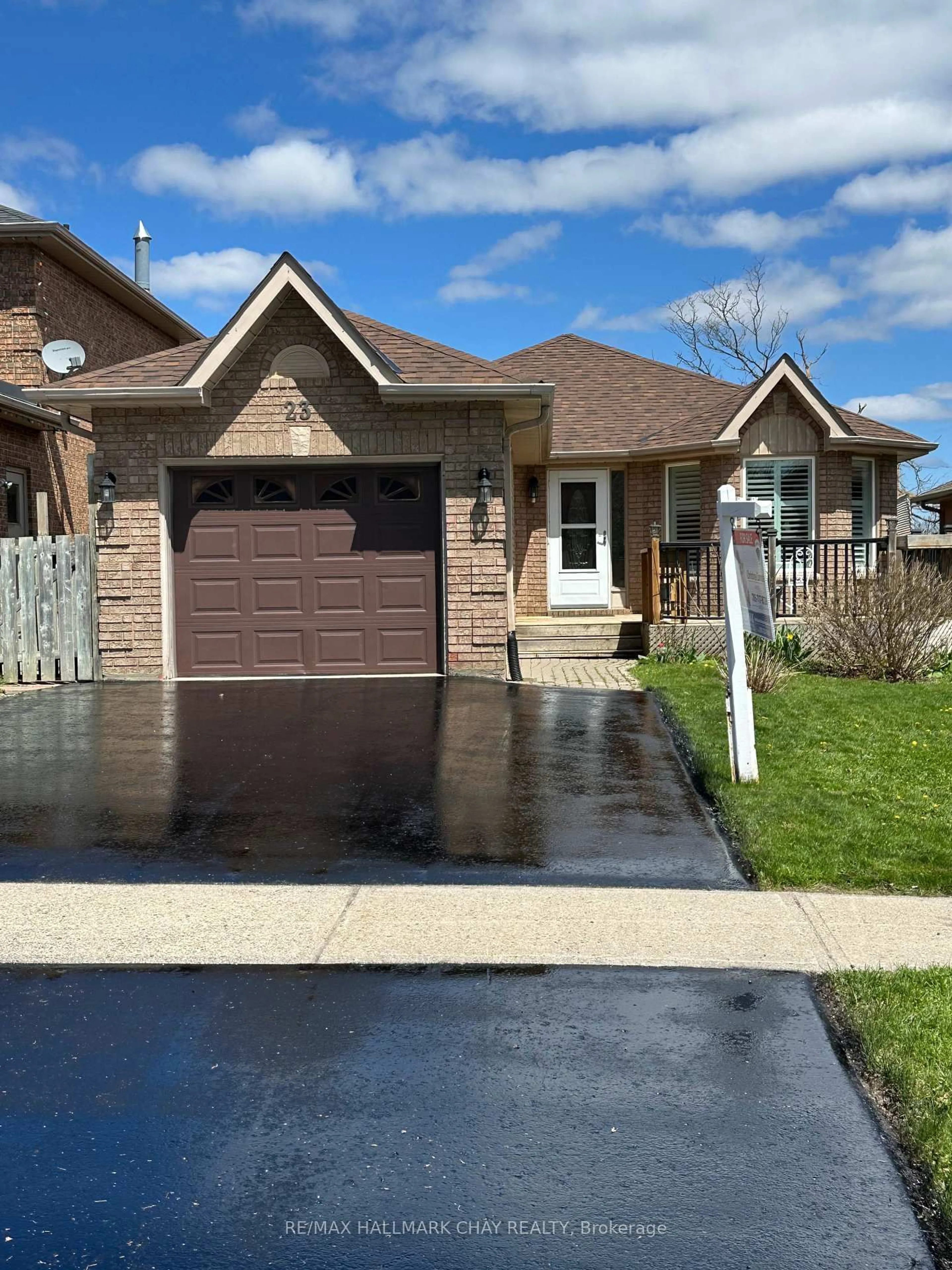 Home with brick exterior material, street for 23 Grasett Cres, Barrie Ontario L4N 6Z8