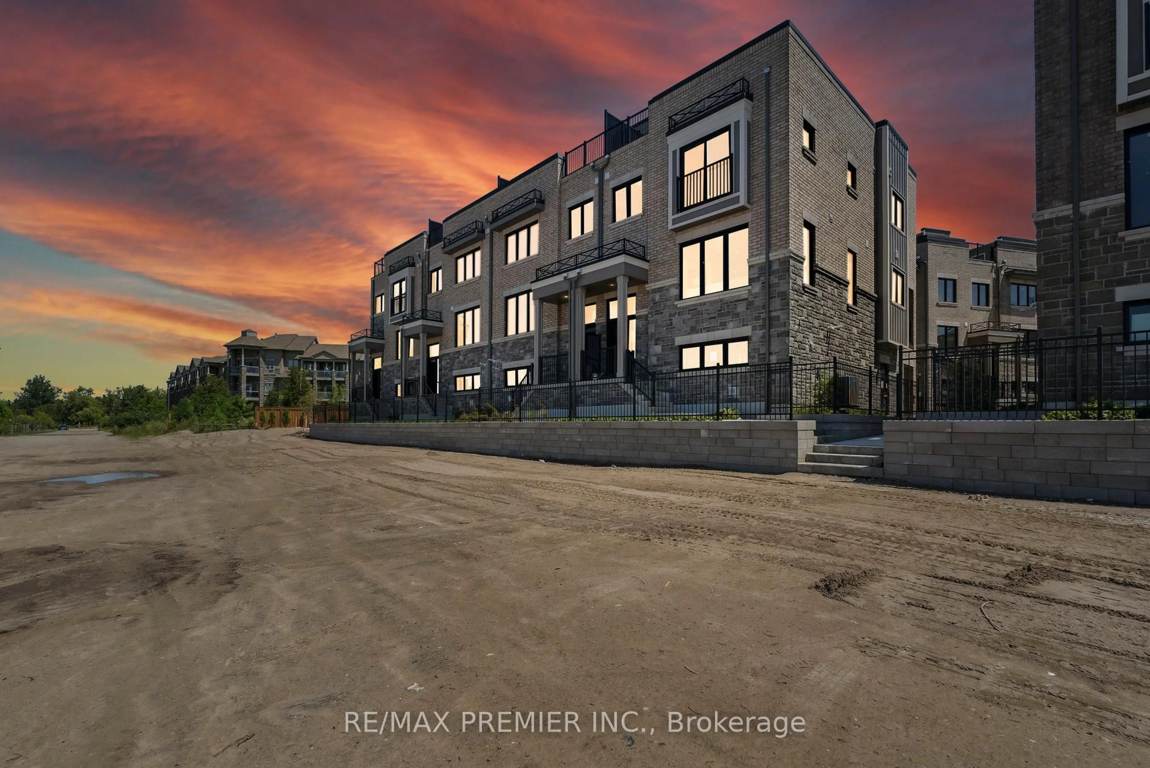 A pic from outside/outdoor area/front of a property/back of a property/a pic from drone, building for 20 Julia Circ, Wasaga Beach Ontario L9Z 2M4