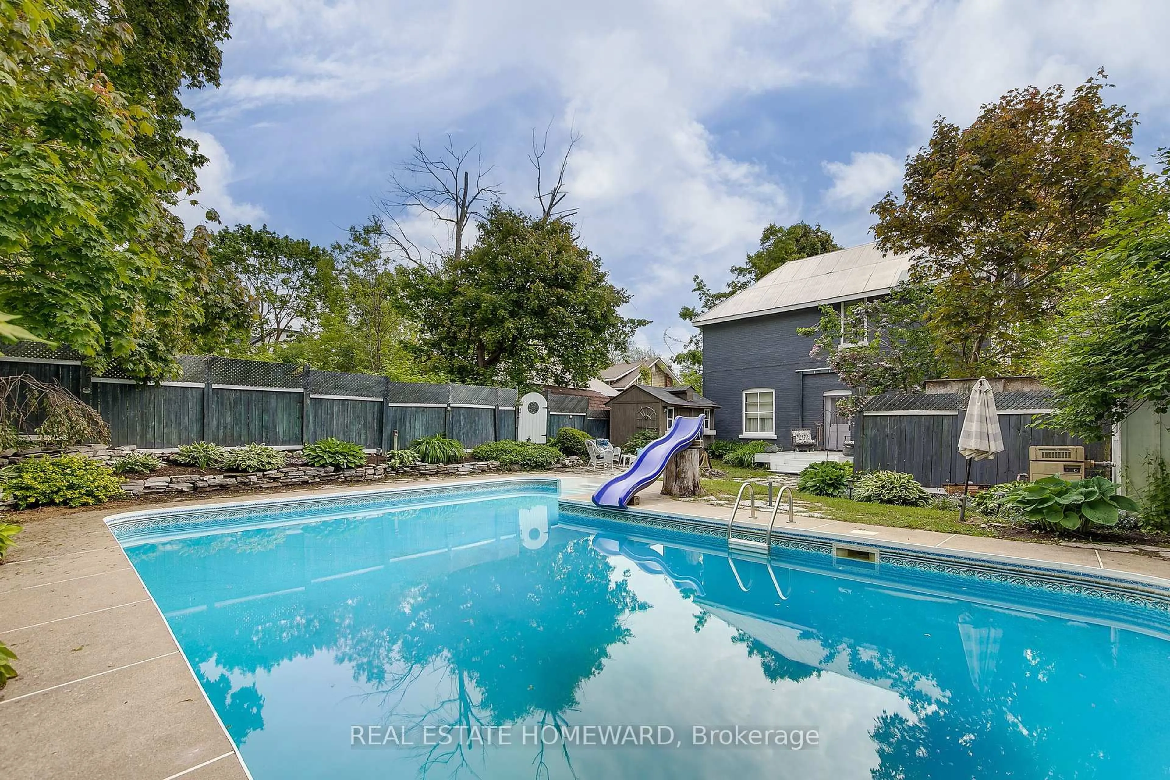 Pool for 75 Patrick St, Orillia Ontario L3V 5L3