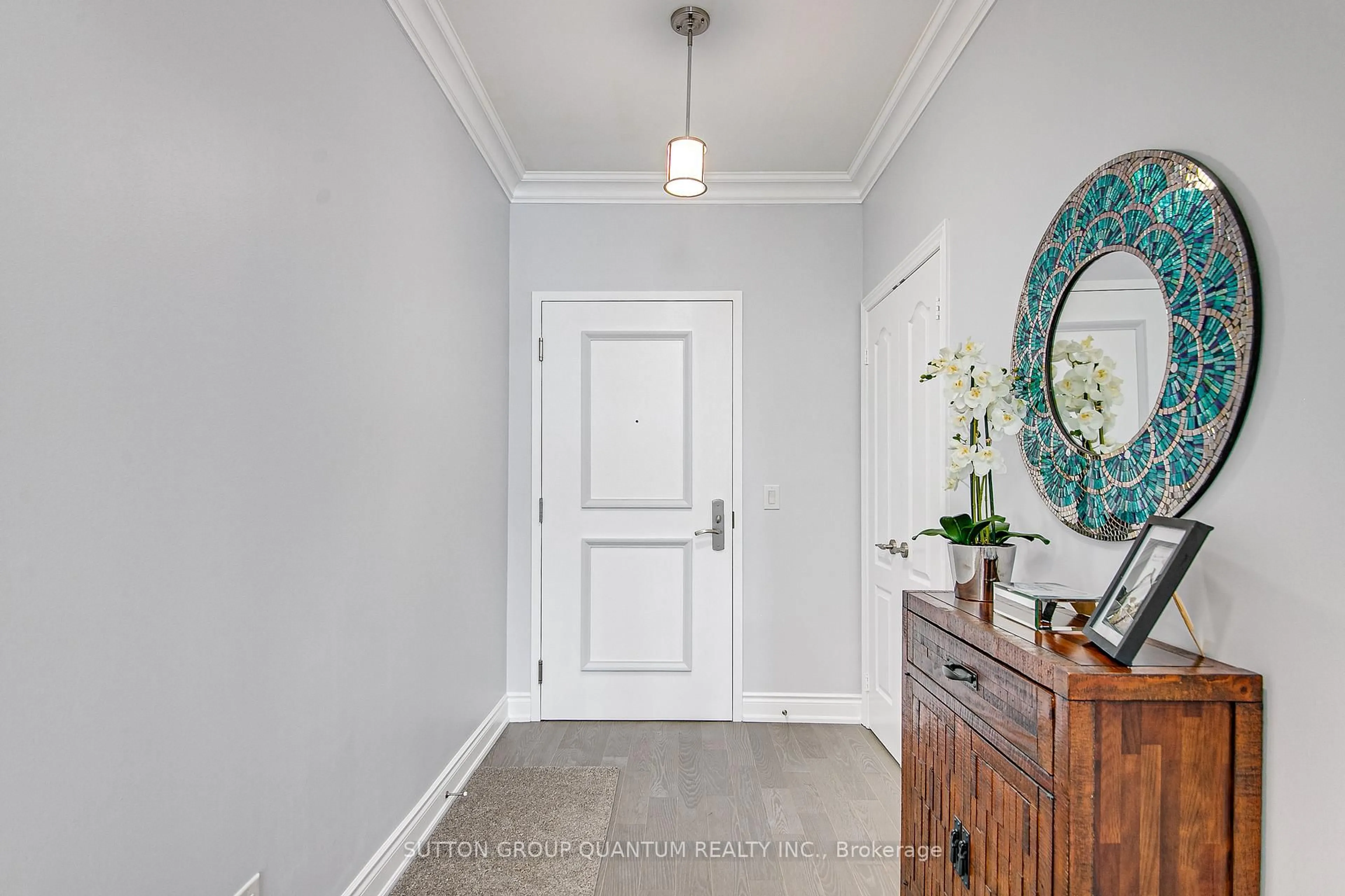 Indoor entryway for 90 Orchard Point Rd #301, Orillia Ontario L3V 8K4
