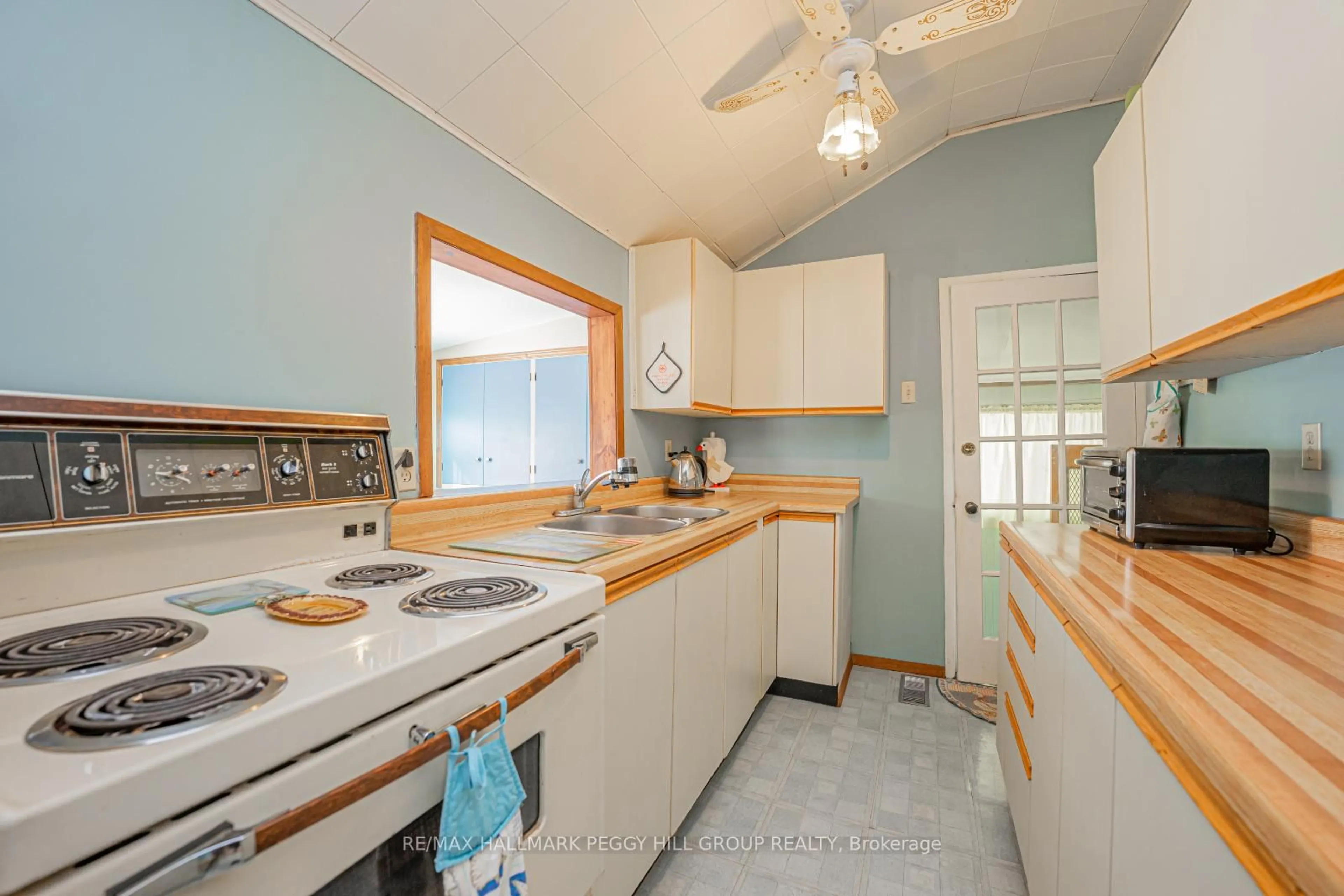 Standard kitchen, unknown for 304 Old Mosley St, Wasaga Beach Ontario L9Z 2J8