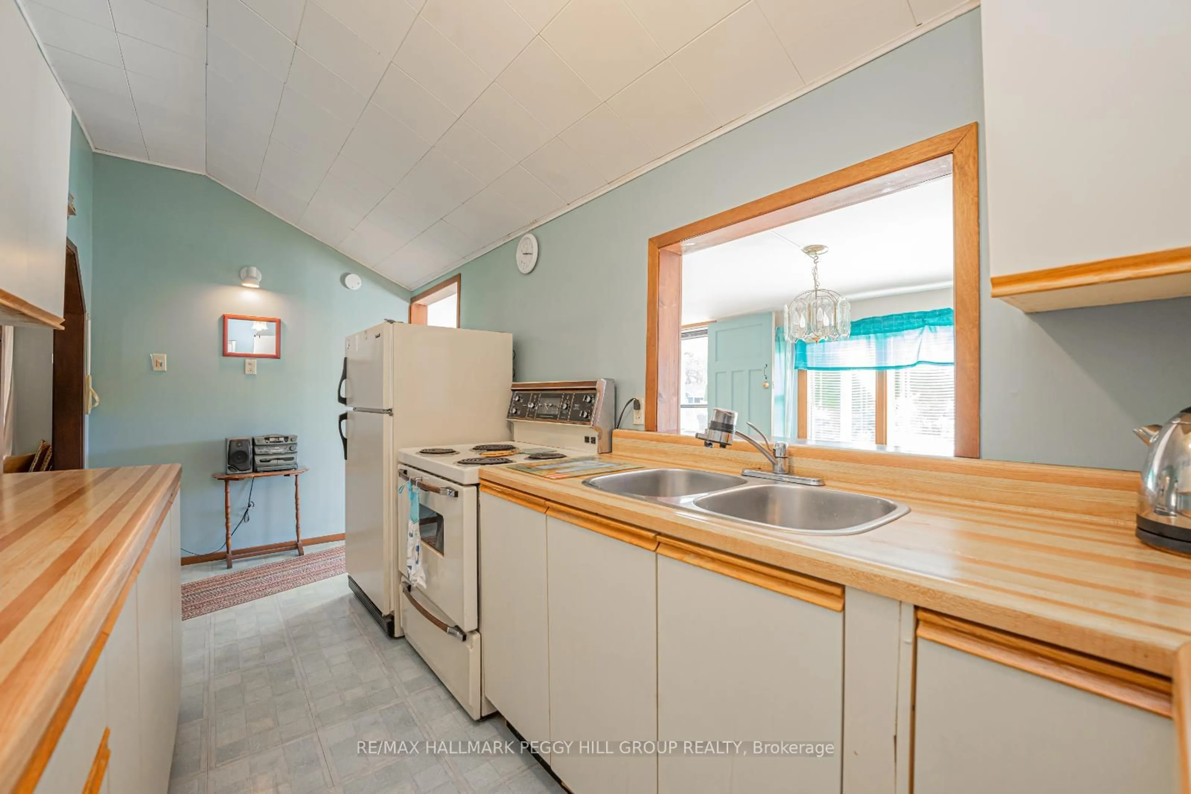 Standard kitchen, unknown for 304 Old Mosley St, Wasaga Beach Ontario L9Z 2J8