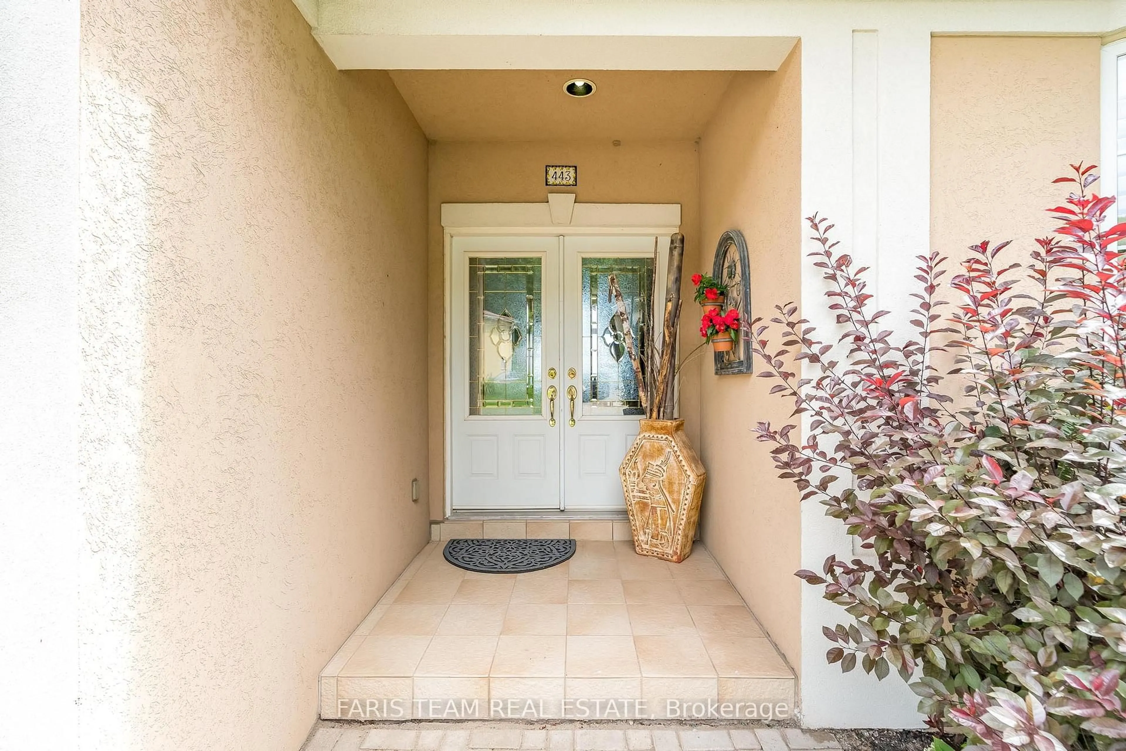 Indoor entryway for 443 Aberdeen Blvd, Midland Ontario L4R 5L8