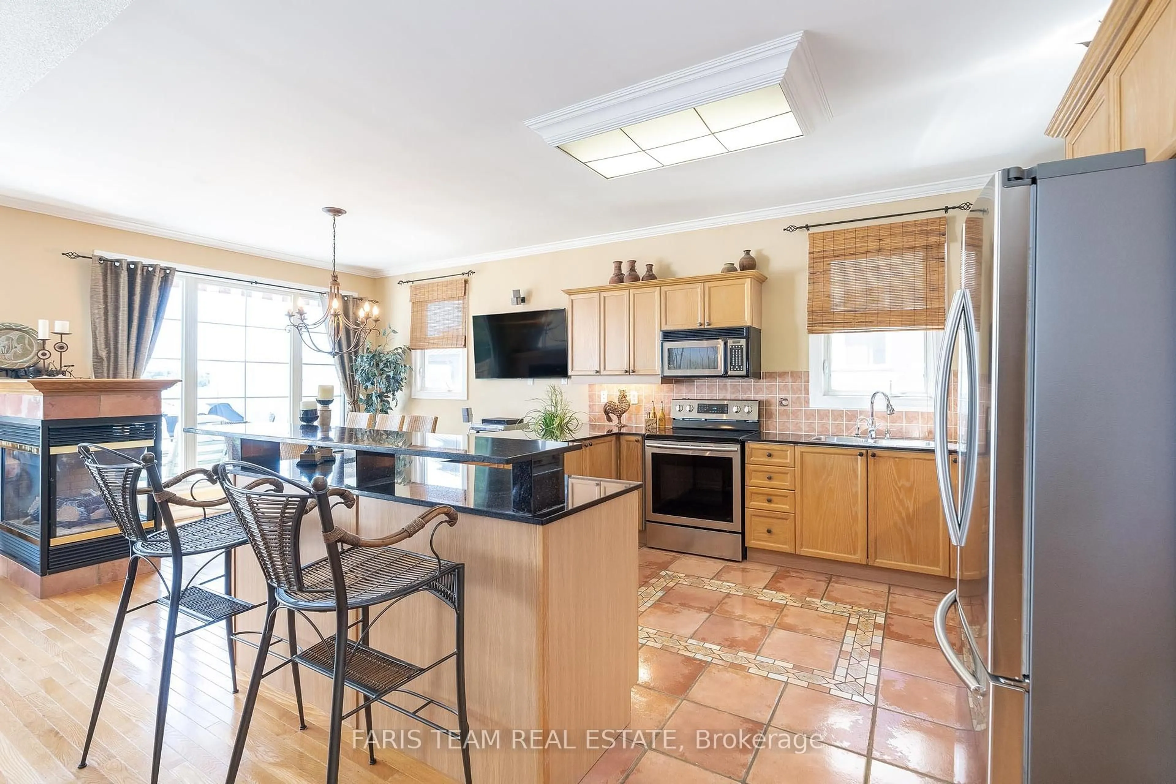 Open concept kitchen, ceramic/tile floor for 443 Aberdeen Blvd, Midland Ontario L4R 5L8