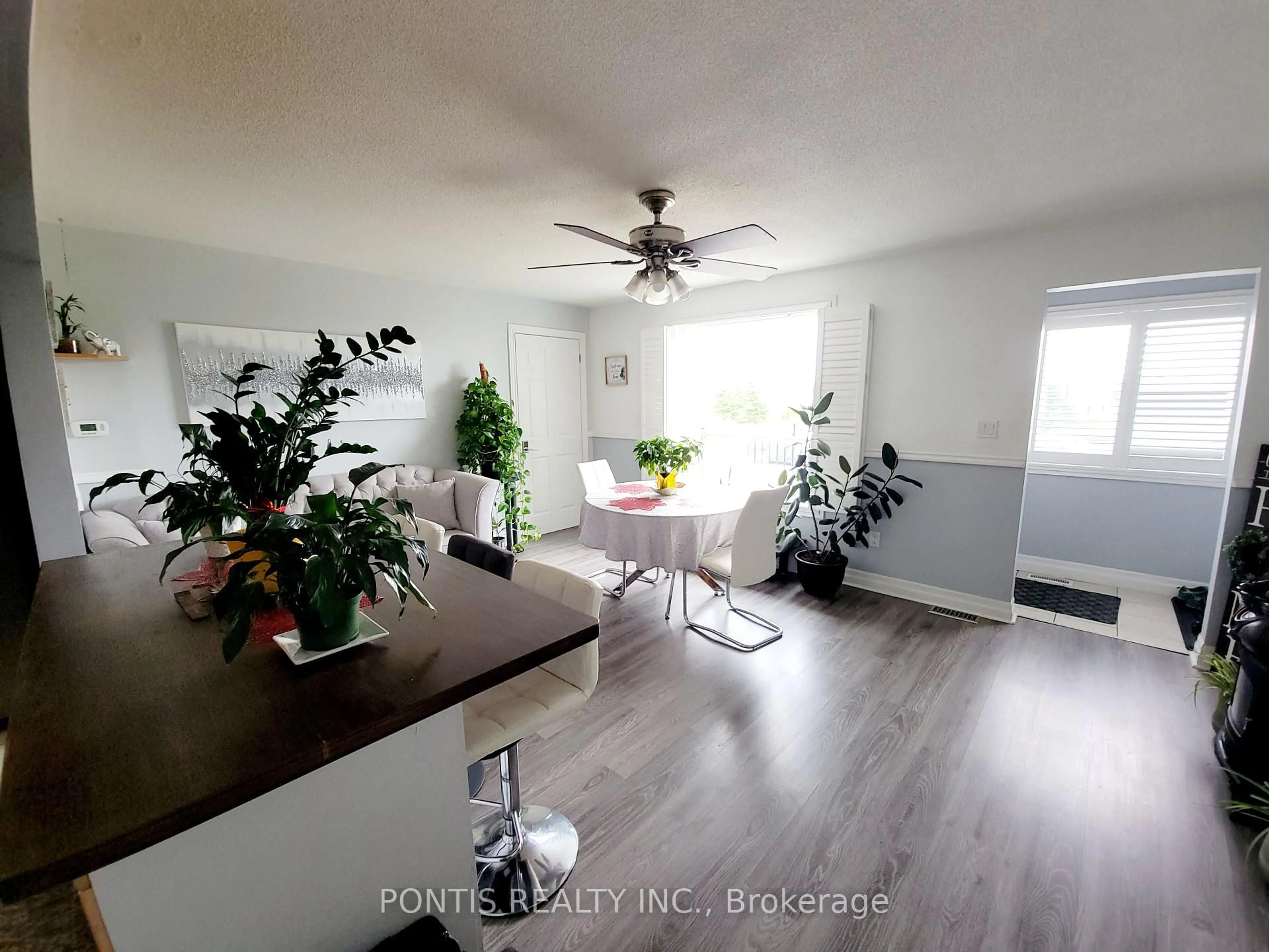 A pic of a room for 4880 COUNTY 90 Rd, Springwater Ontario L4M 4S4