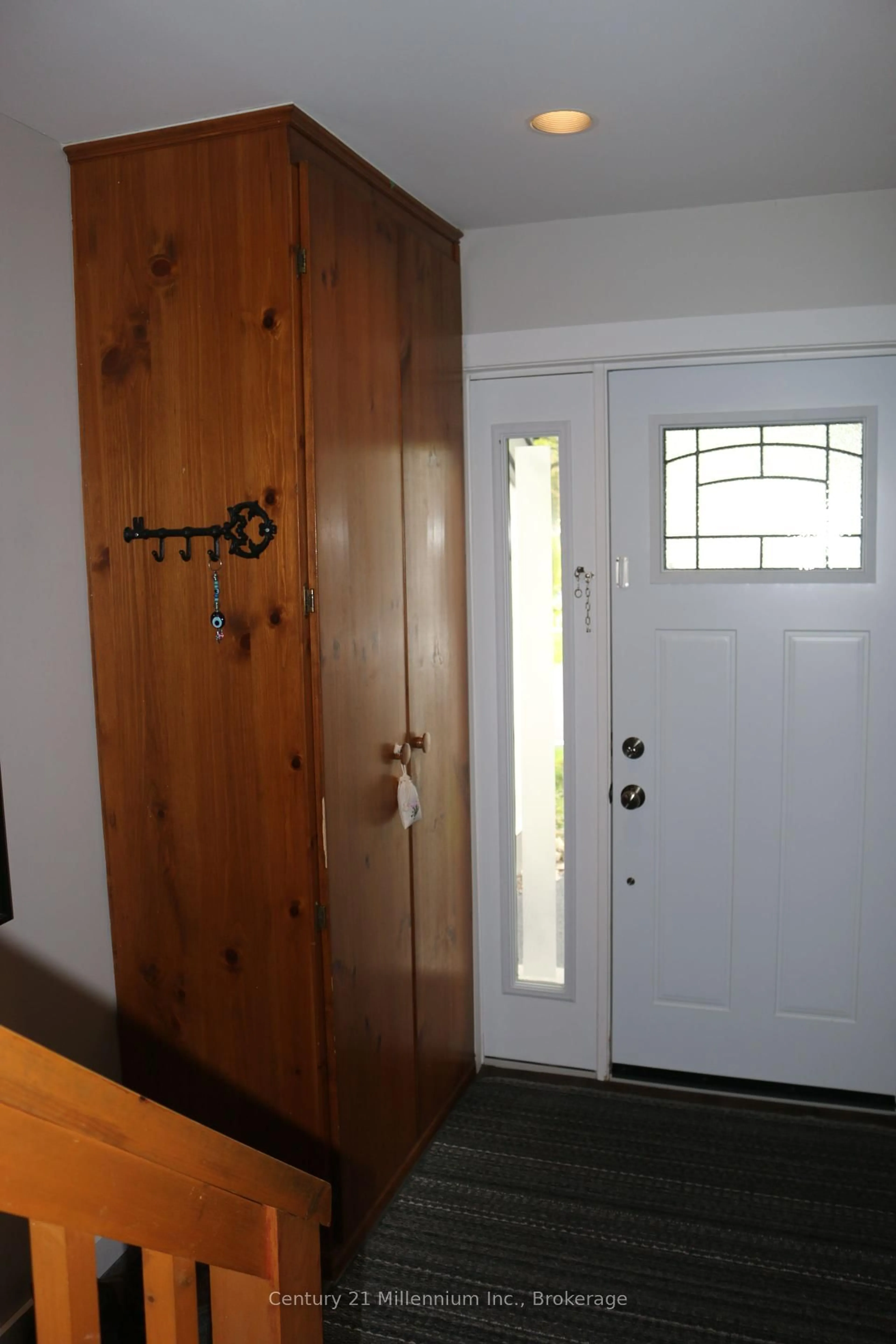 Indoor entryway for 452 Oxbow Cres, Collingwood Ontario L9Y 5B4