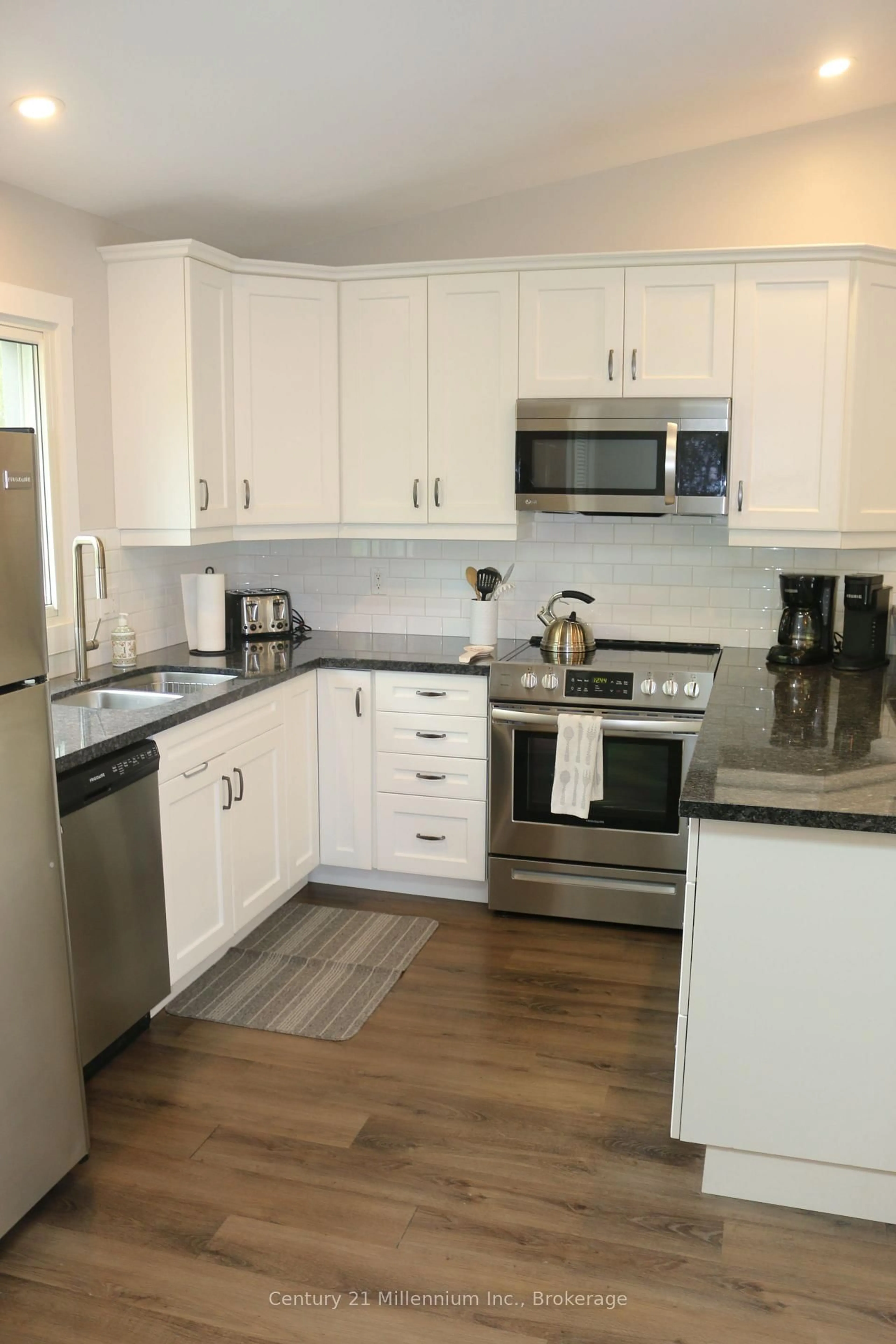 Open concept kitchen, unknown for 452 Oxbow Cres, Collingwood Ontario L9Y 5B4
