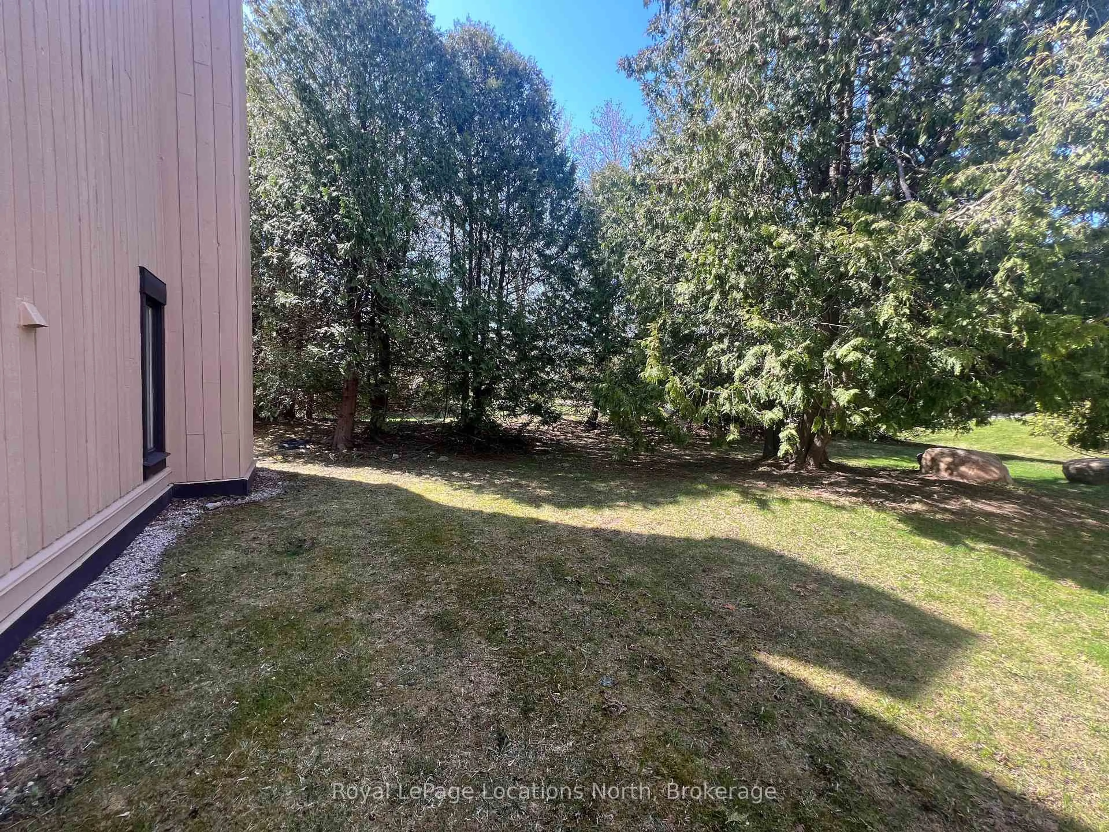 A pic from outside/outdoor area/front of a property/back of a property/a pic from drone, forest/trees view for 147 Escarpment Cres, Collingwood Ontario L9Y 5B4
