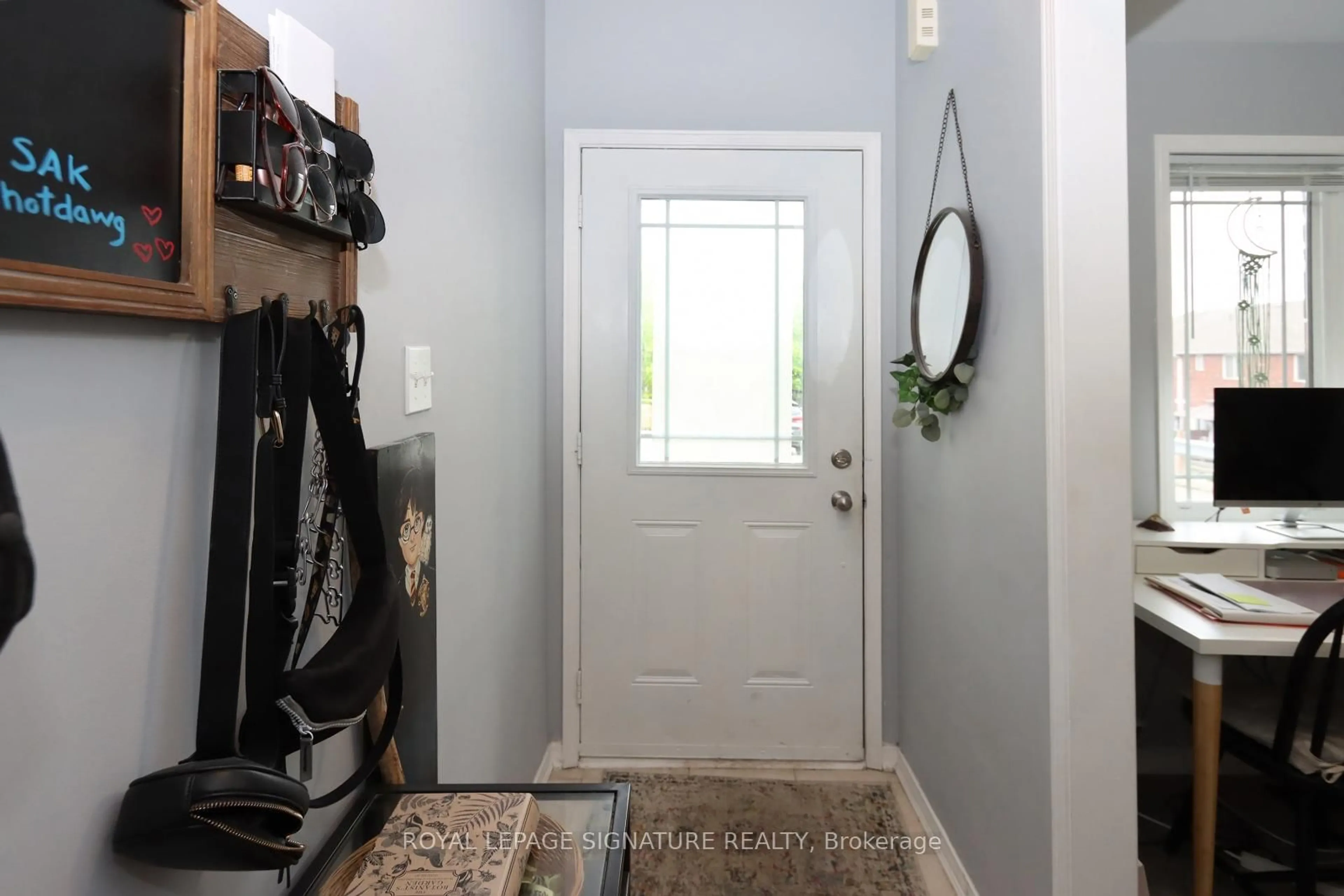 Indoor entryway for 175 Stanley St #51, Barrie Ontario L4M 0G2