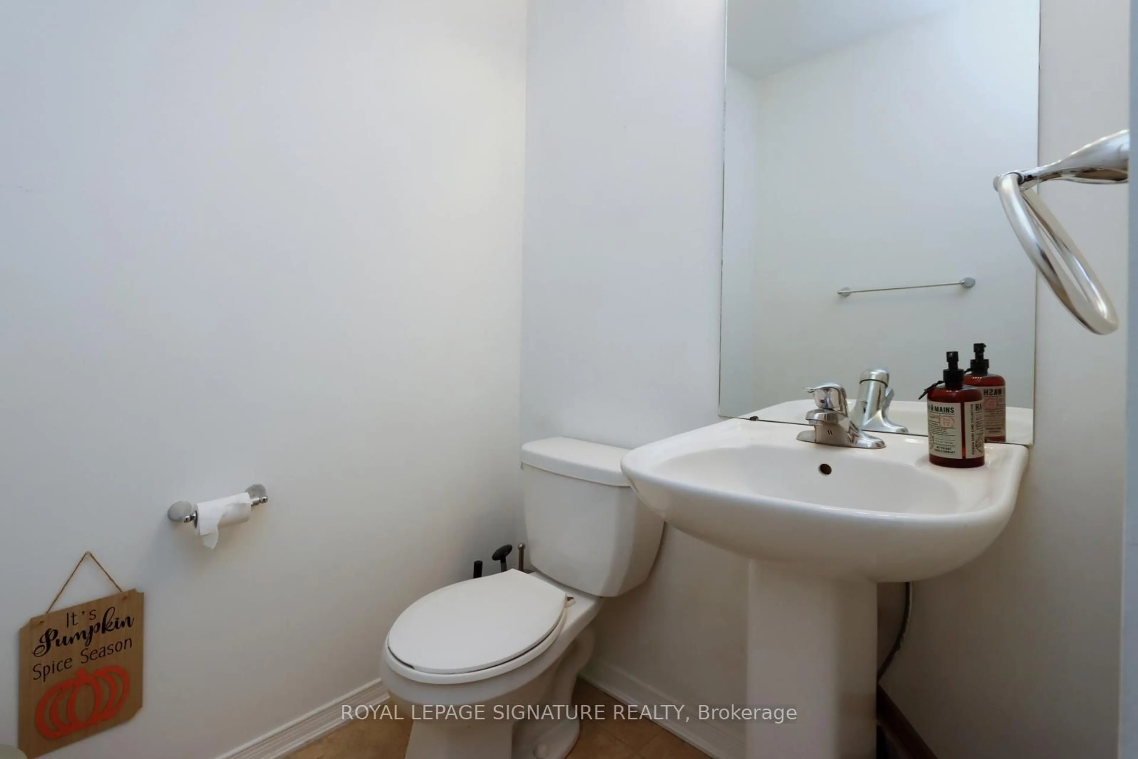 Standard bathroom, floor is not visible for 175 Stanley St #51, Barrie Ontario L4M 0G2