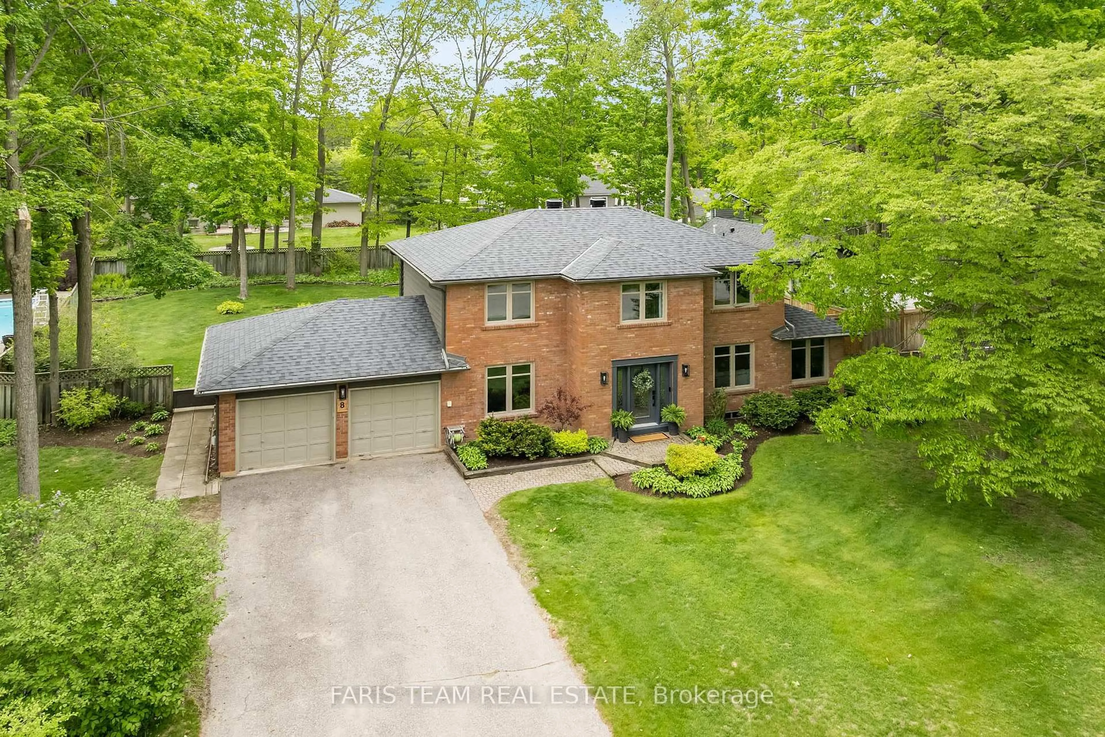 A pic from outside/outdoor area/front of a property/back of a property/a pic from drone, street for 8 Malta Cres, Springwater Ontario L9X 0P2