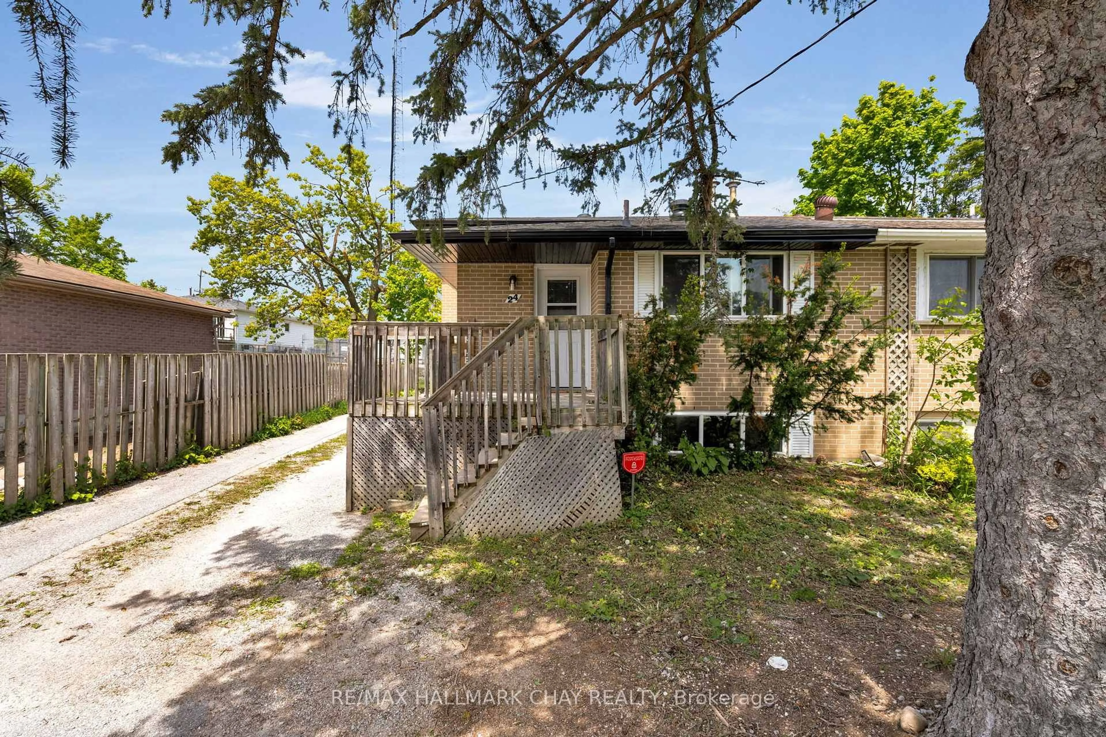 Patio, street for 24 CHARLBROOK Ave #1, 2, 3, Barrie Ontario L4M 2Y4